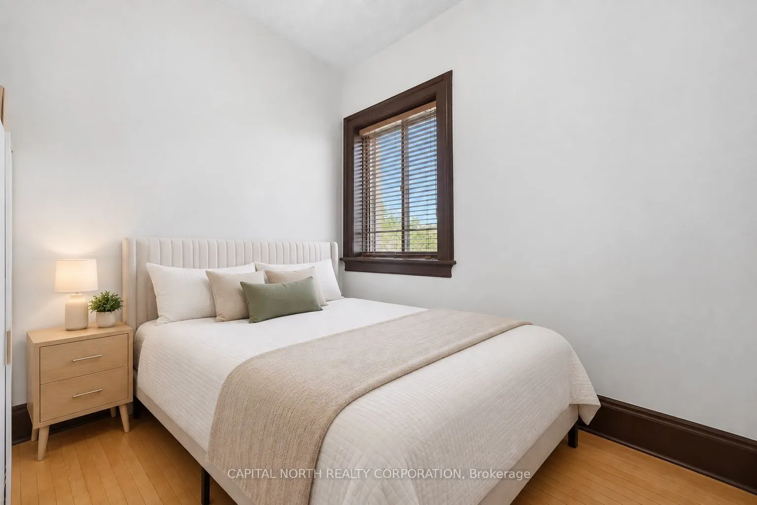2854 Dundas Street W #3