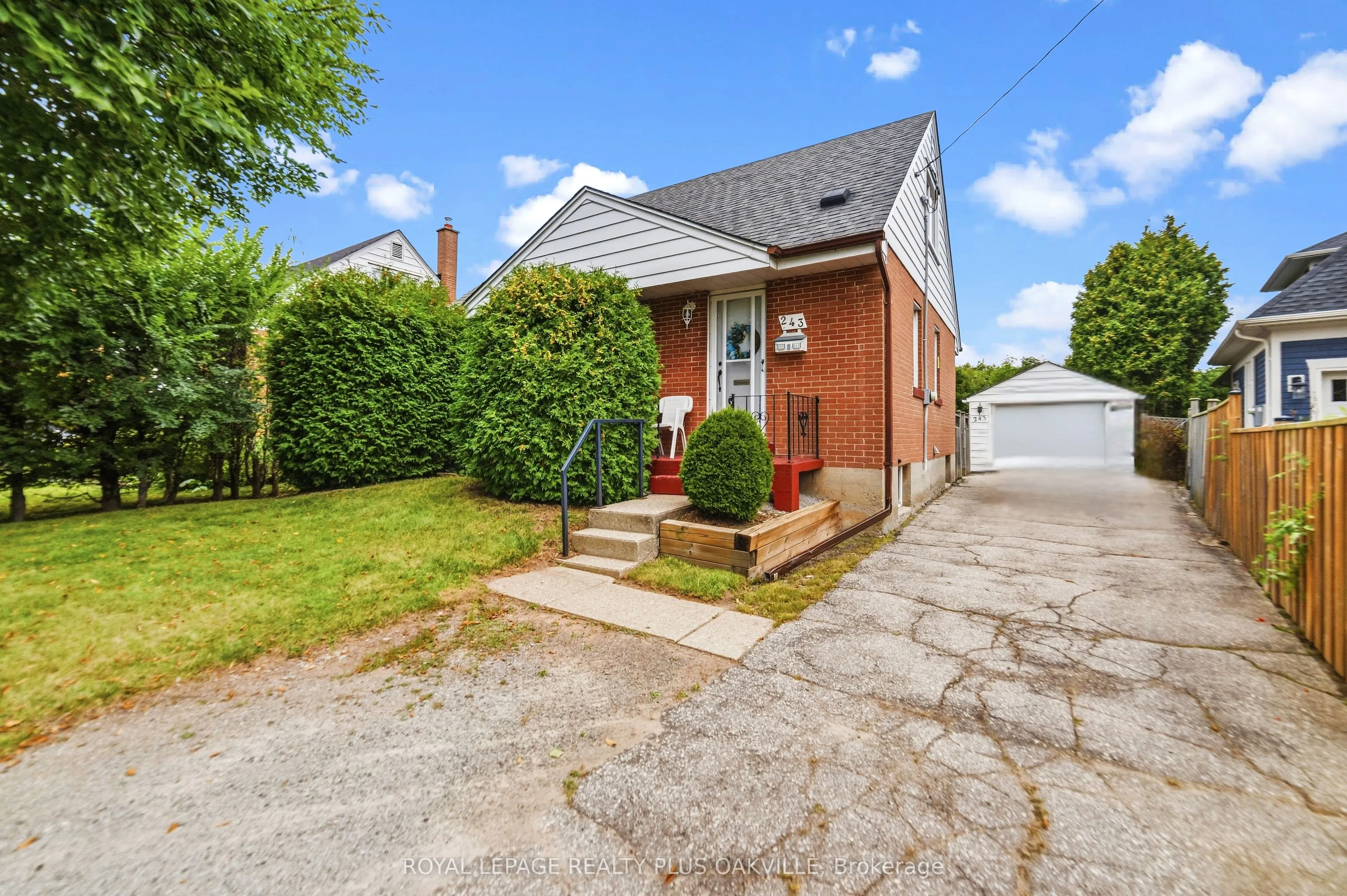 243 Jennings Crescent