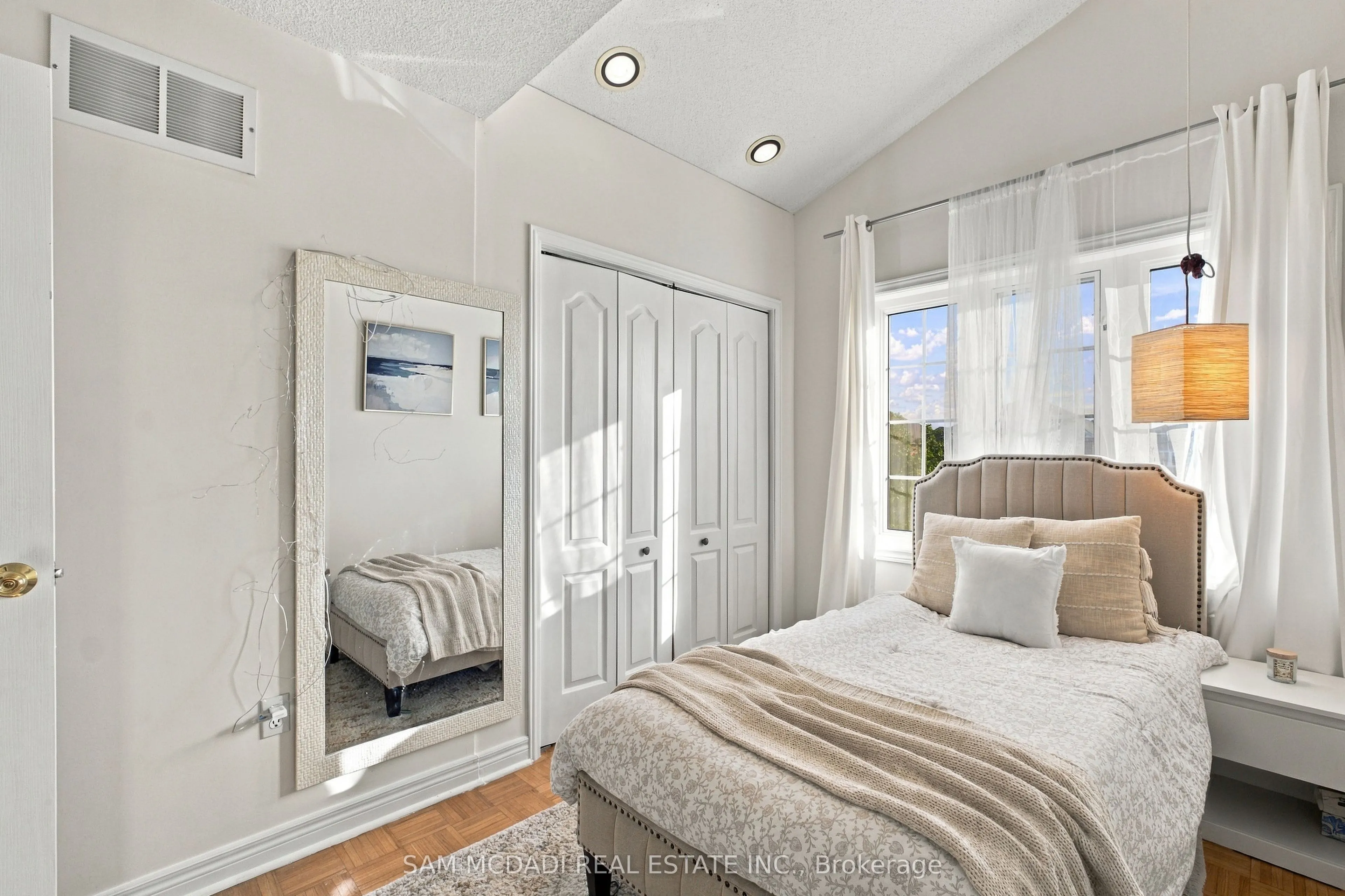 7331 Cork Tree Row