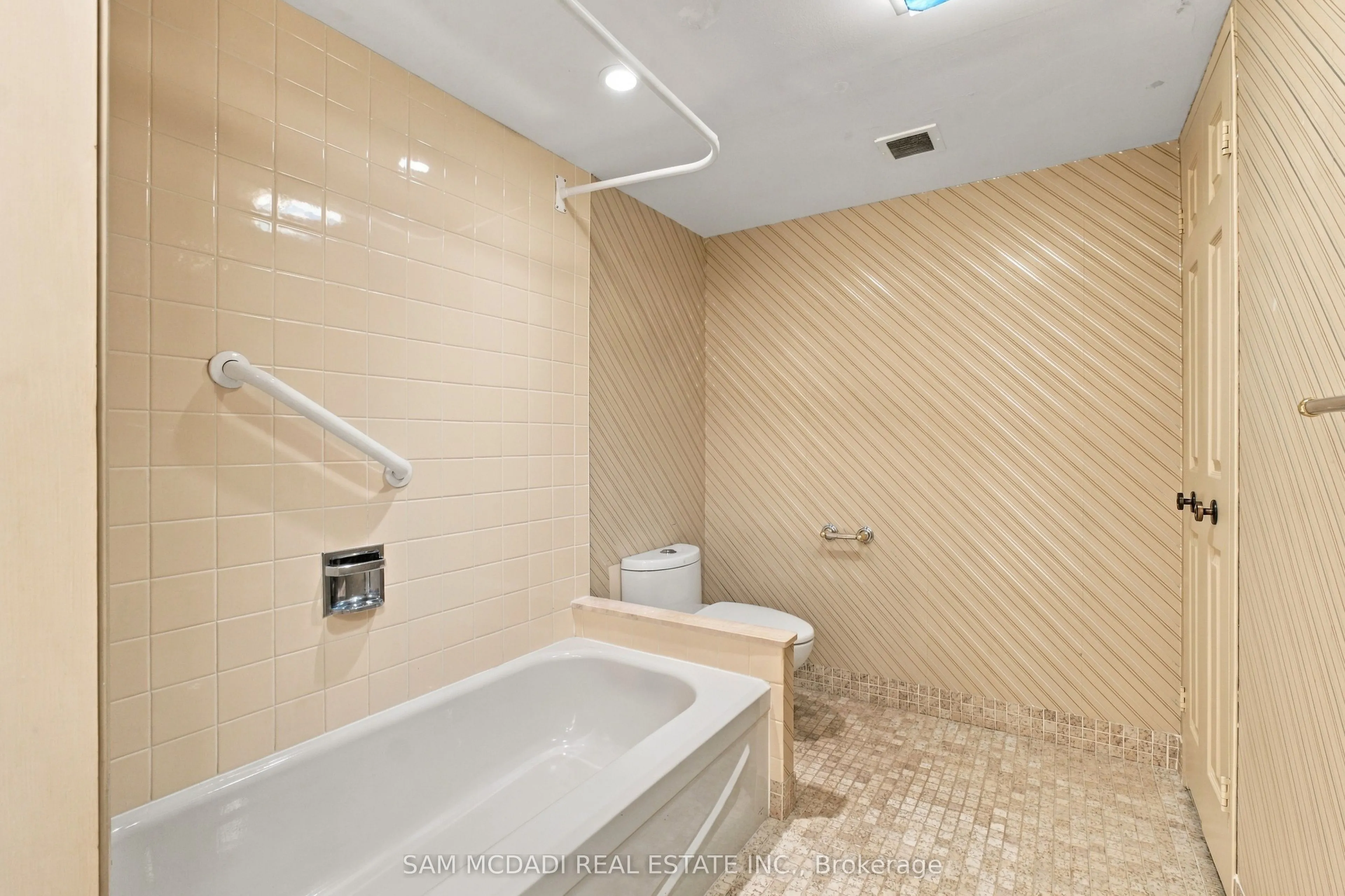 2000 Islington Avenue #2009
