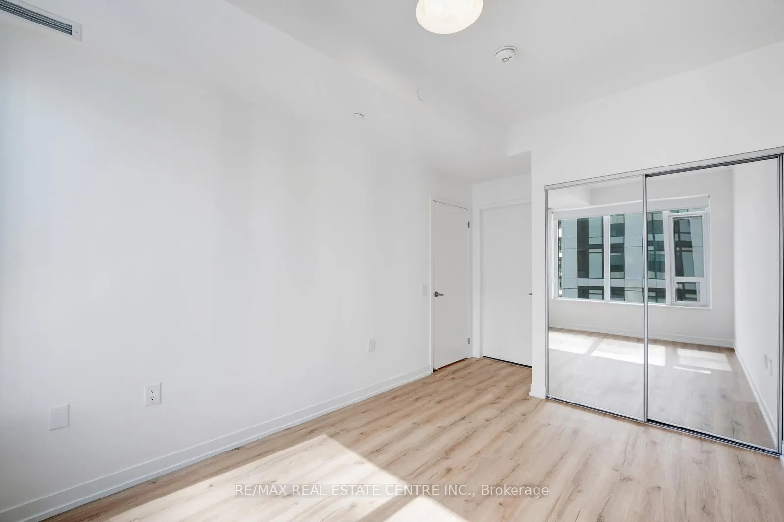 2485 EGLINTON Avenue W #605