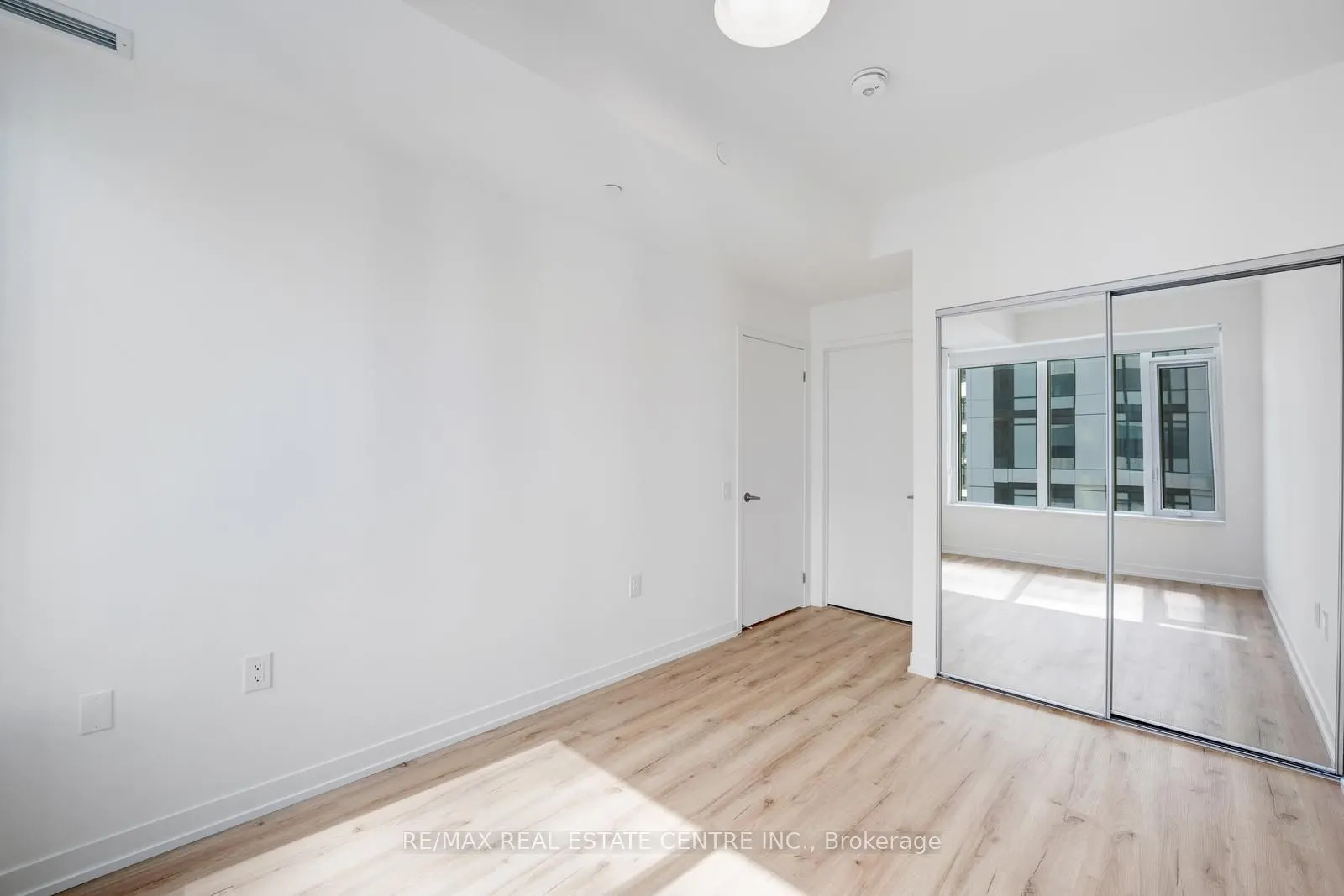 2485 EGLINTON Avenue W #605