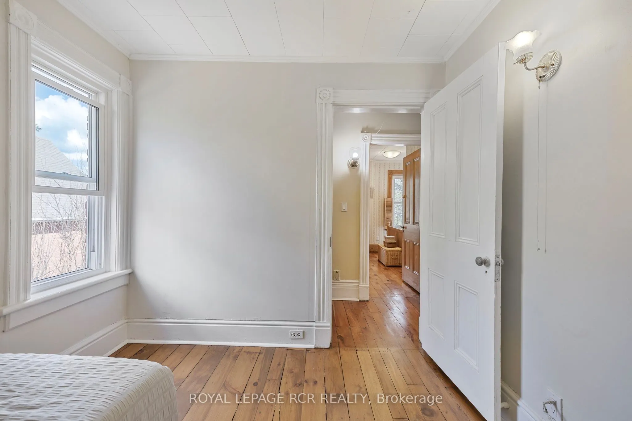91 King Street W