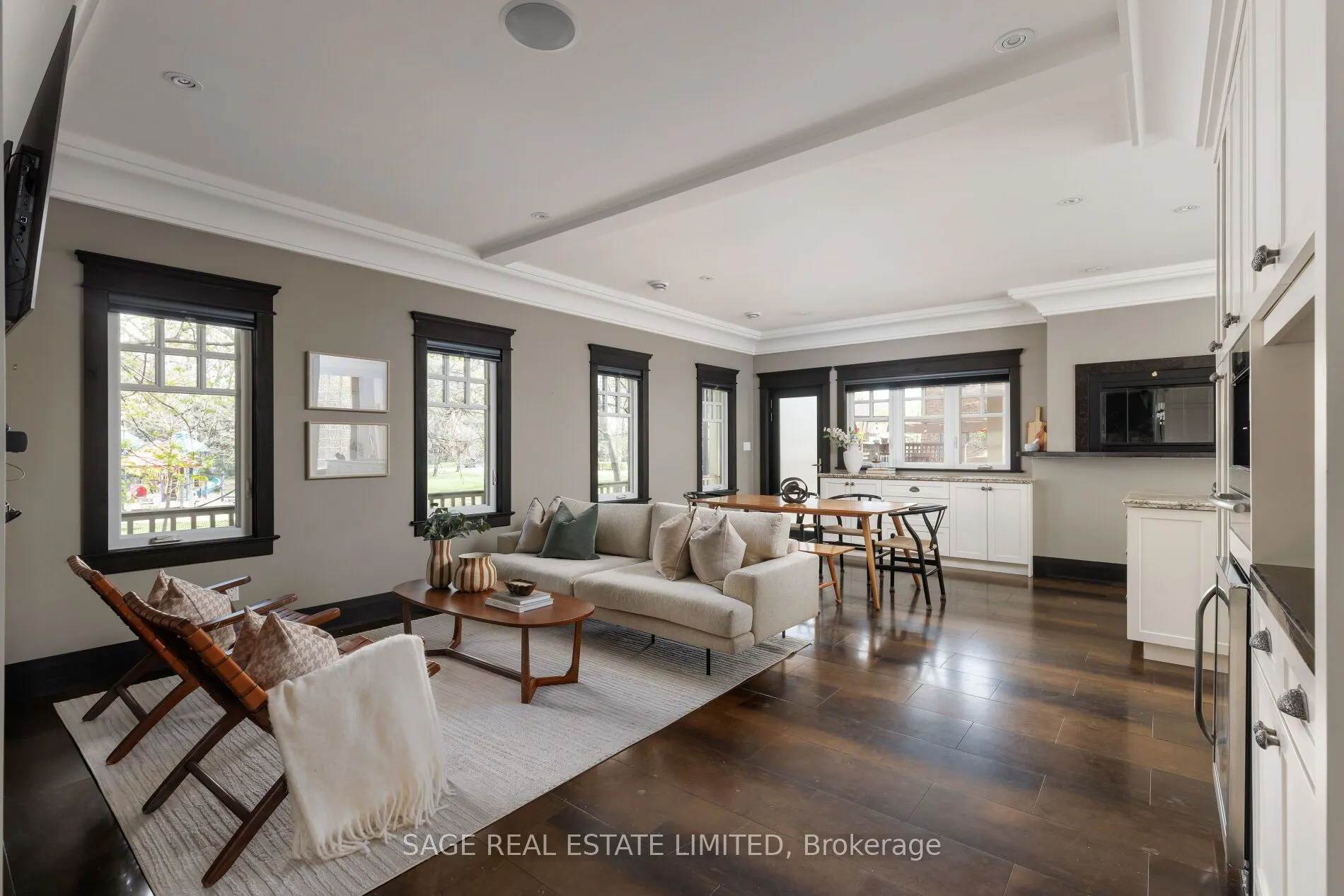39 Loyalist Road