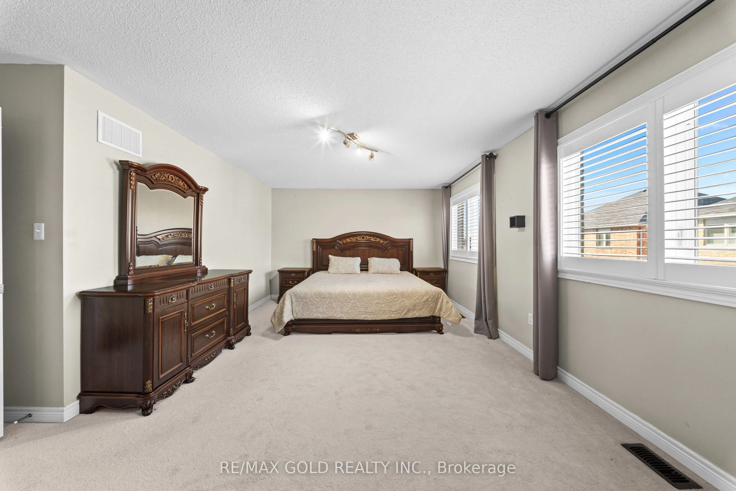 11 Clearfield Drive