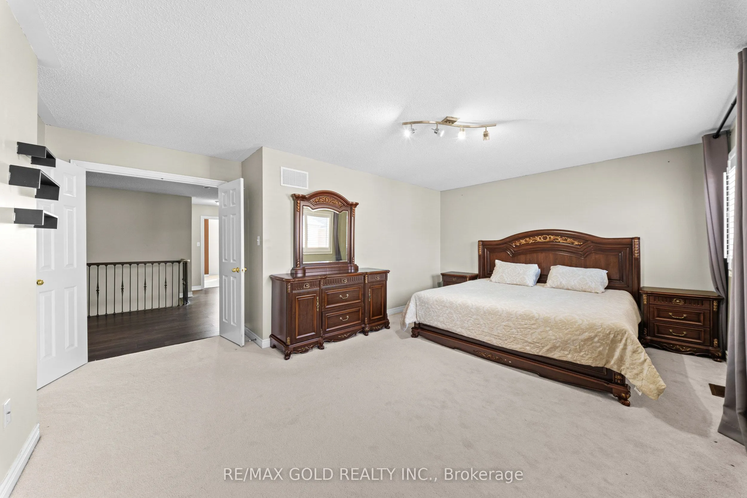 11 Clearfield Drive