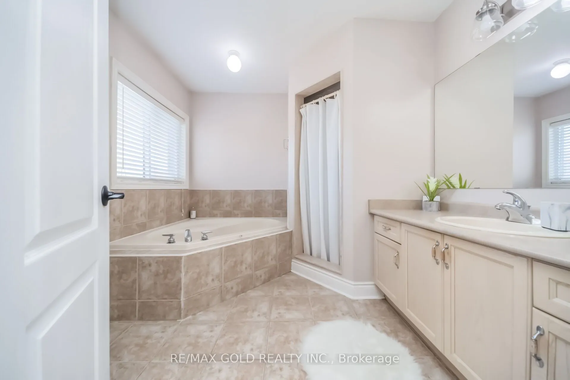 15 Newark Way