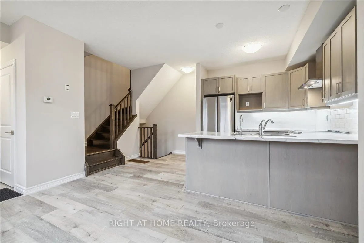445 Ontario Street S #93