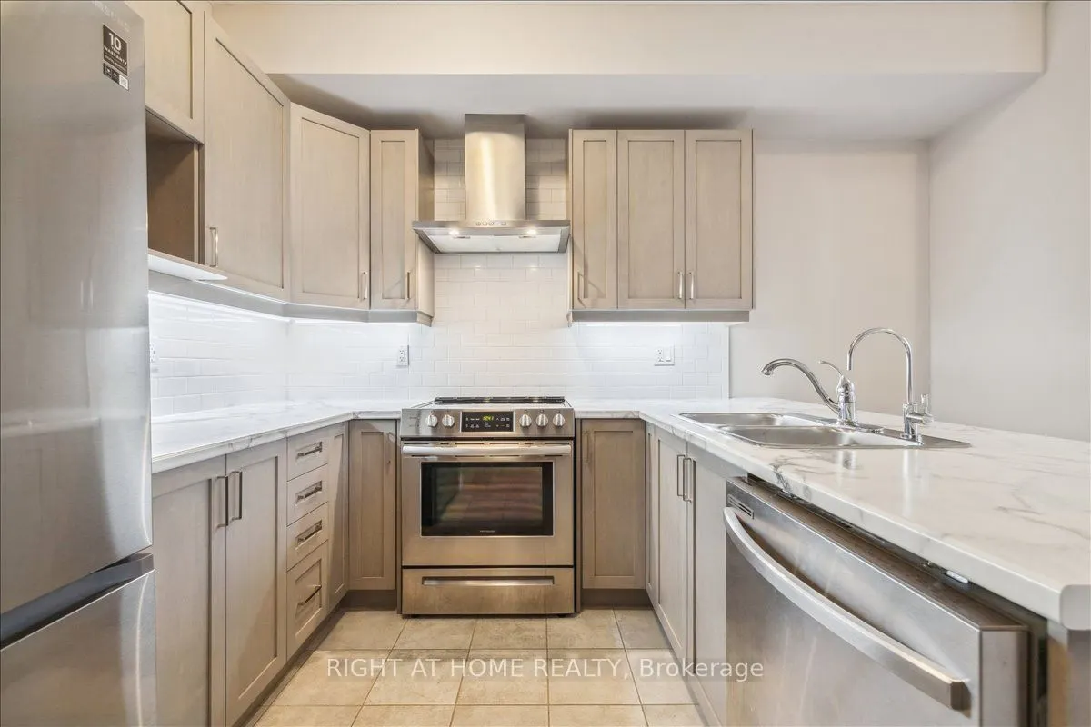 445 Ontario Street S #93