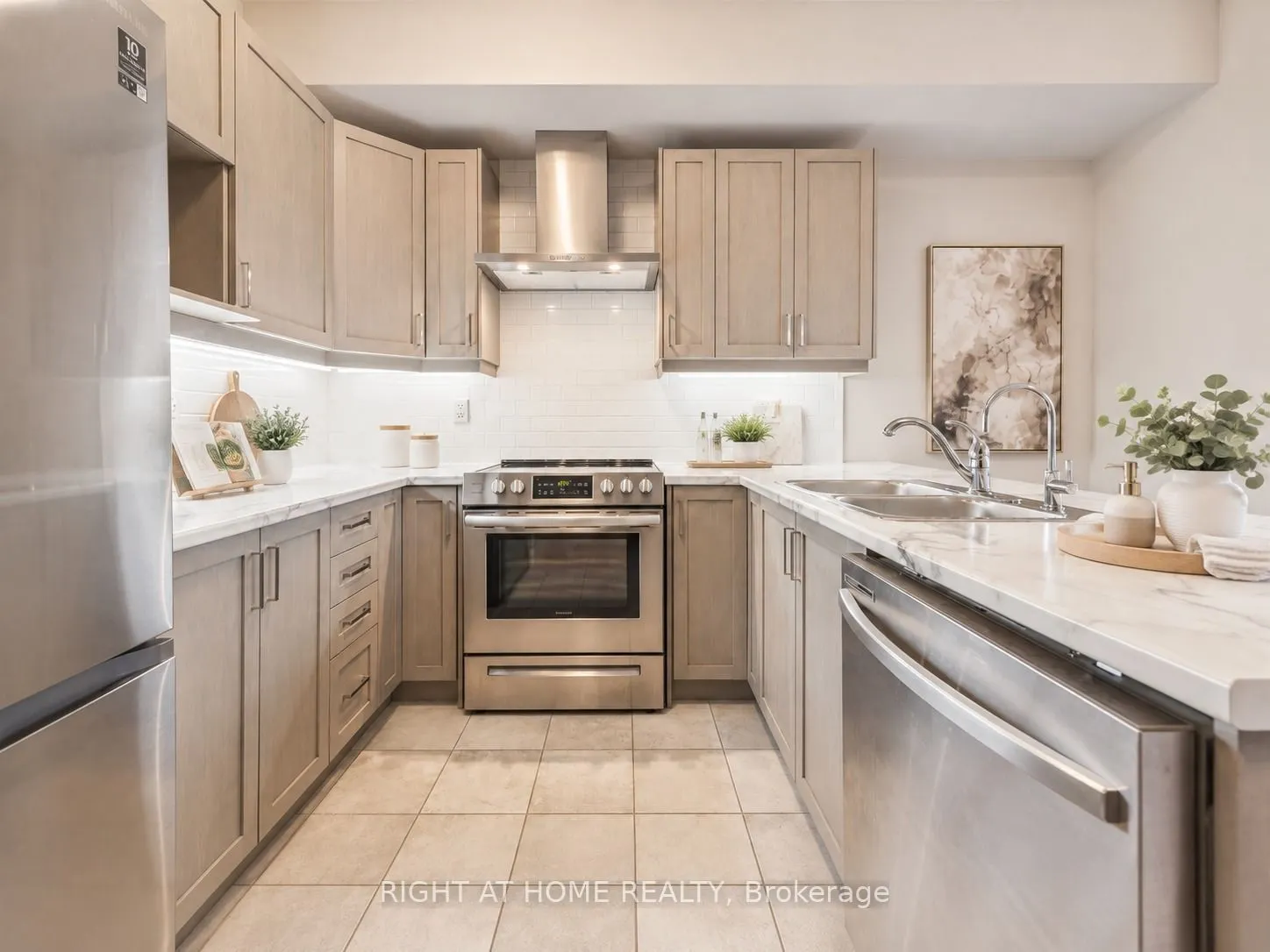445 Ontario Street S #93