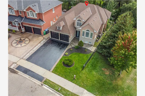 33 Woodvalley Drive