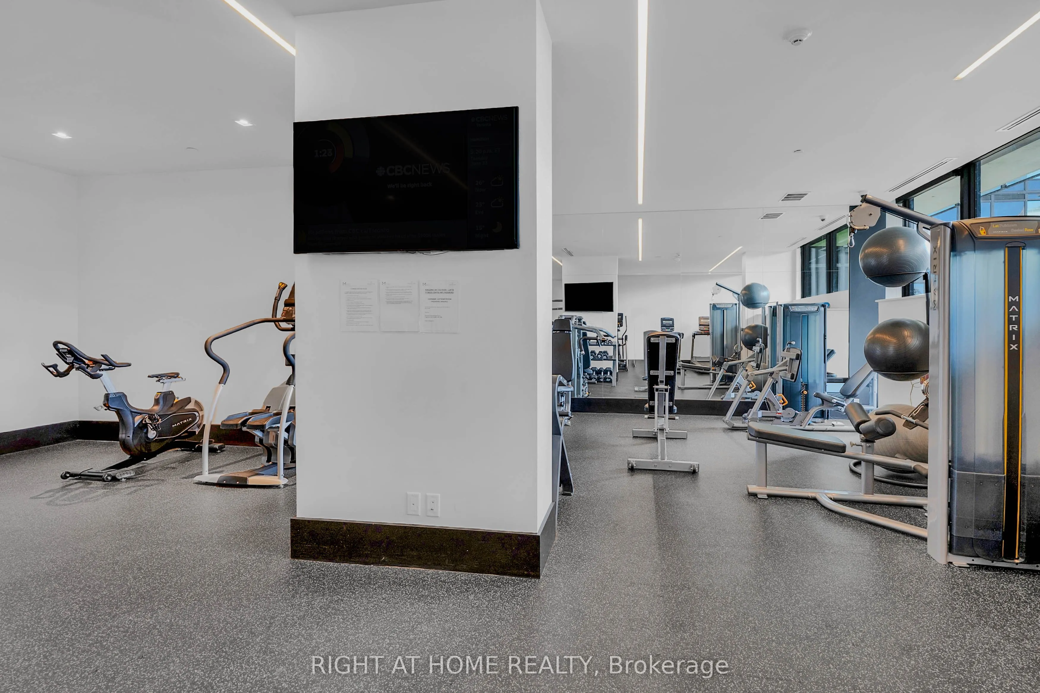 4208 Dundas Street W #414