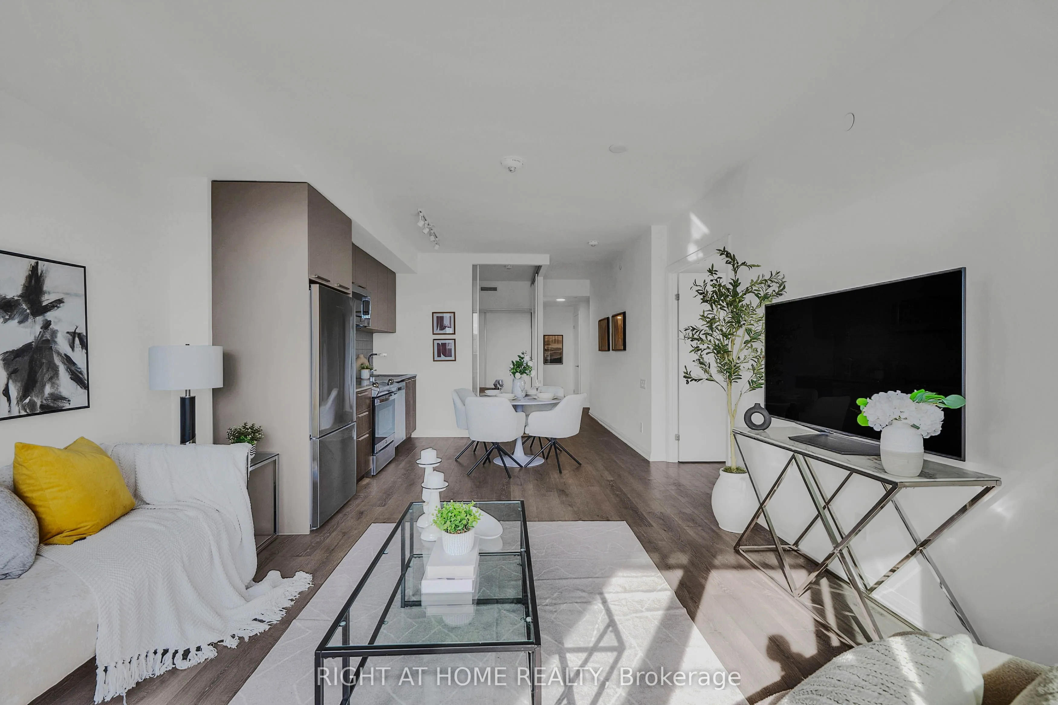 4208 Dundas Street W #414