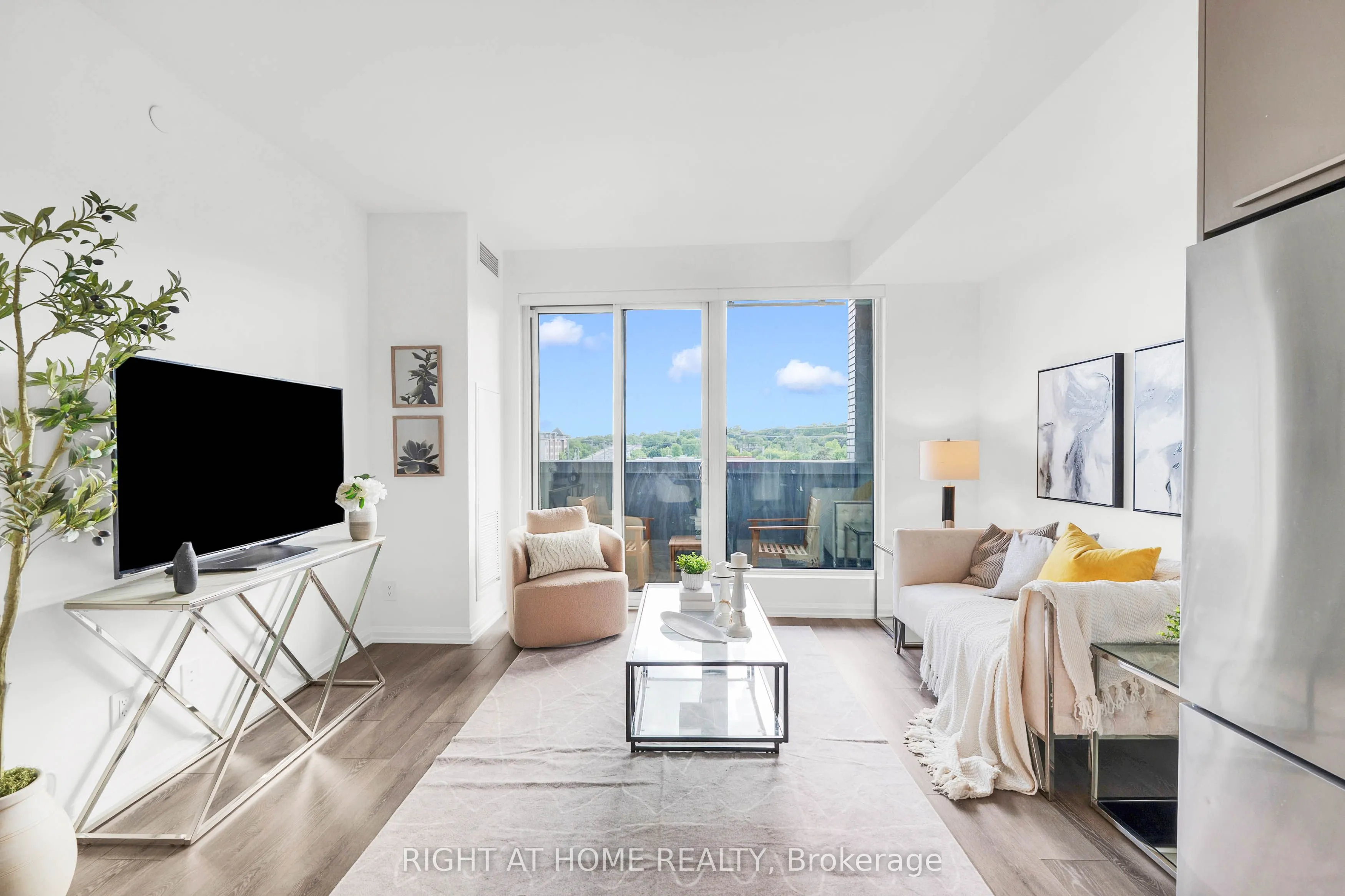 4208 Dundas Street W #414