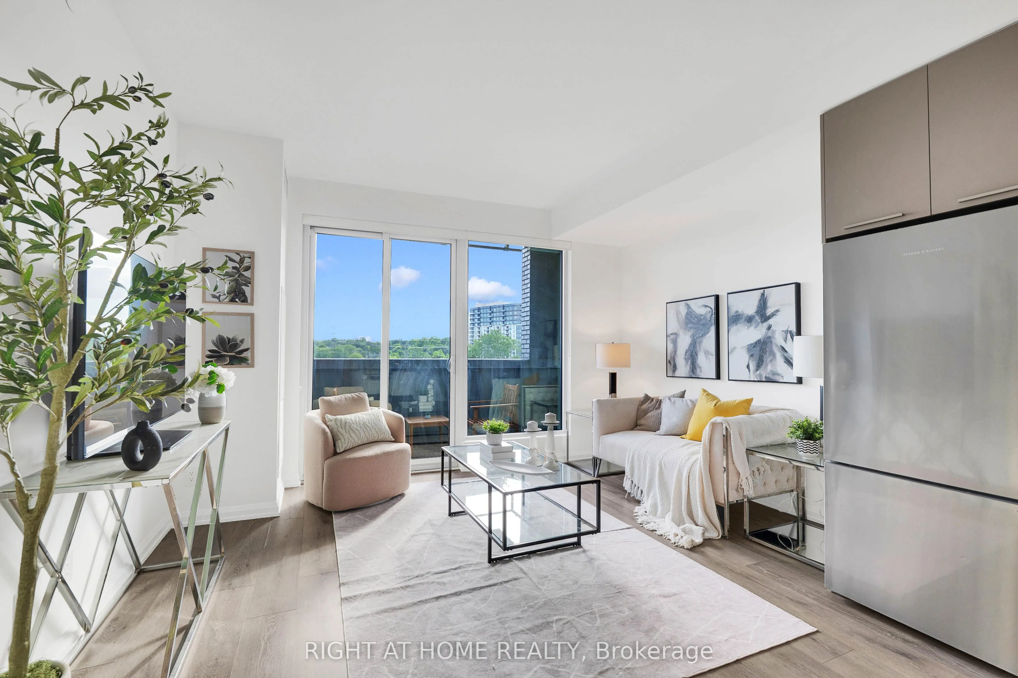 4208 Dundas Street W #414