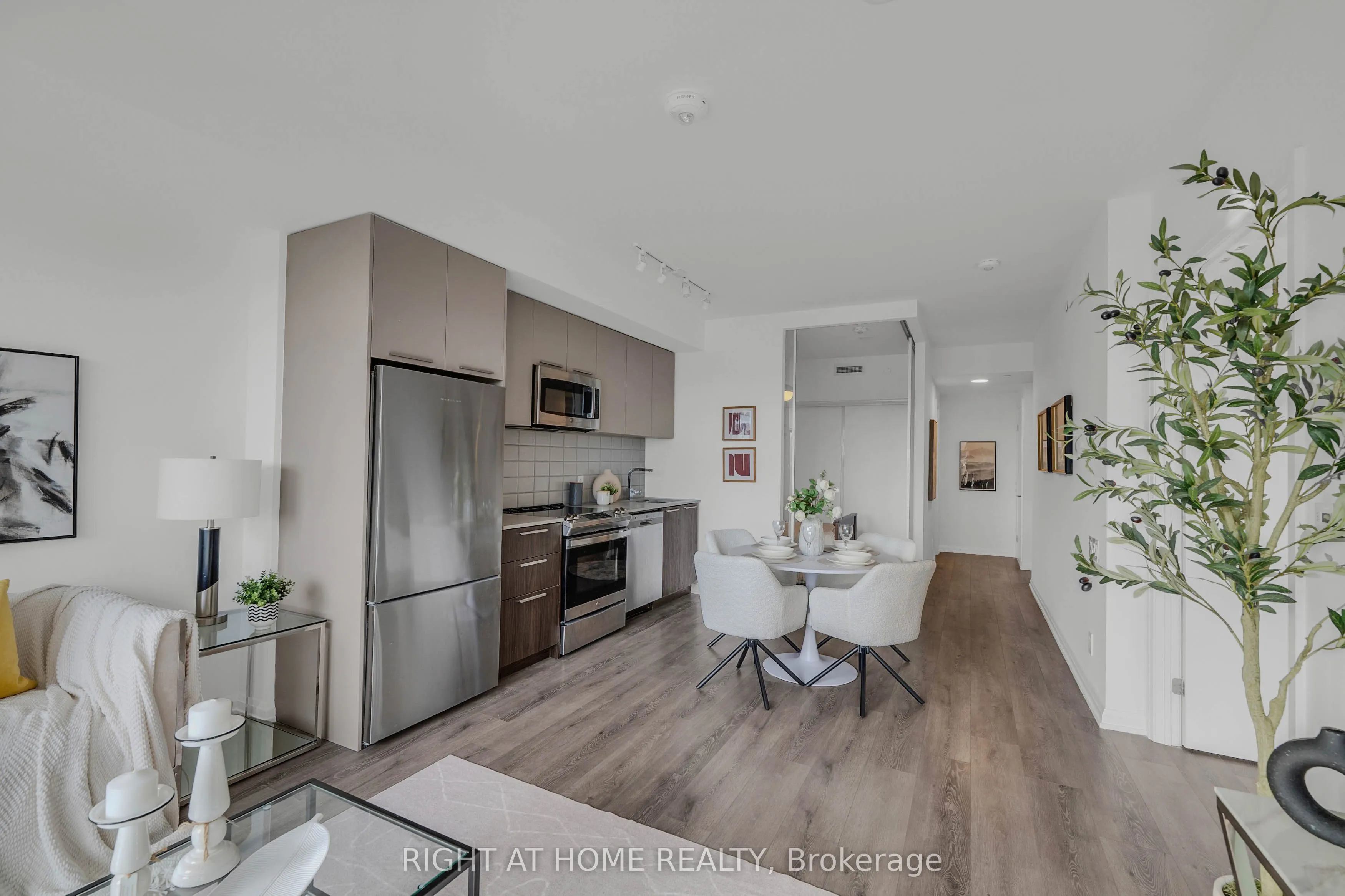 4208 Dundas Street W #414