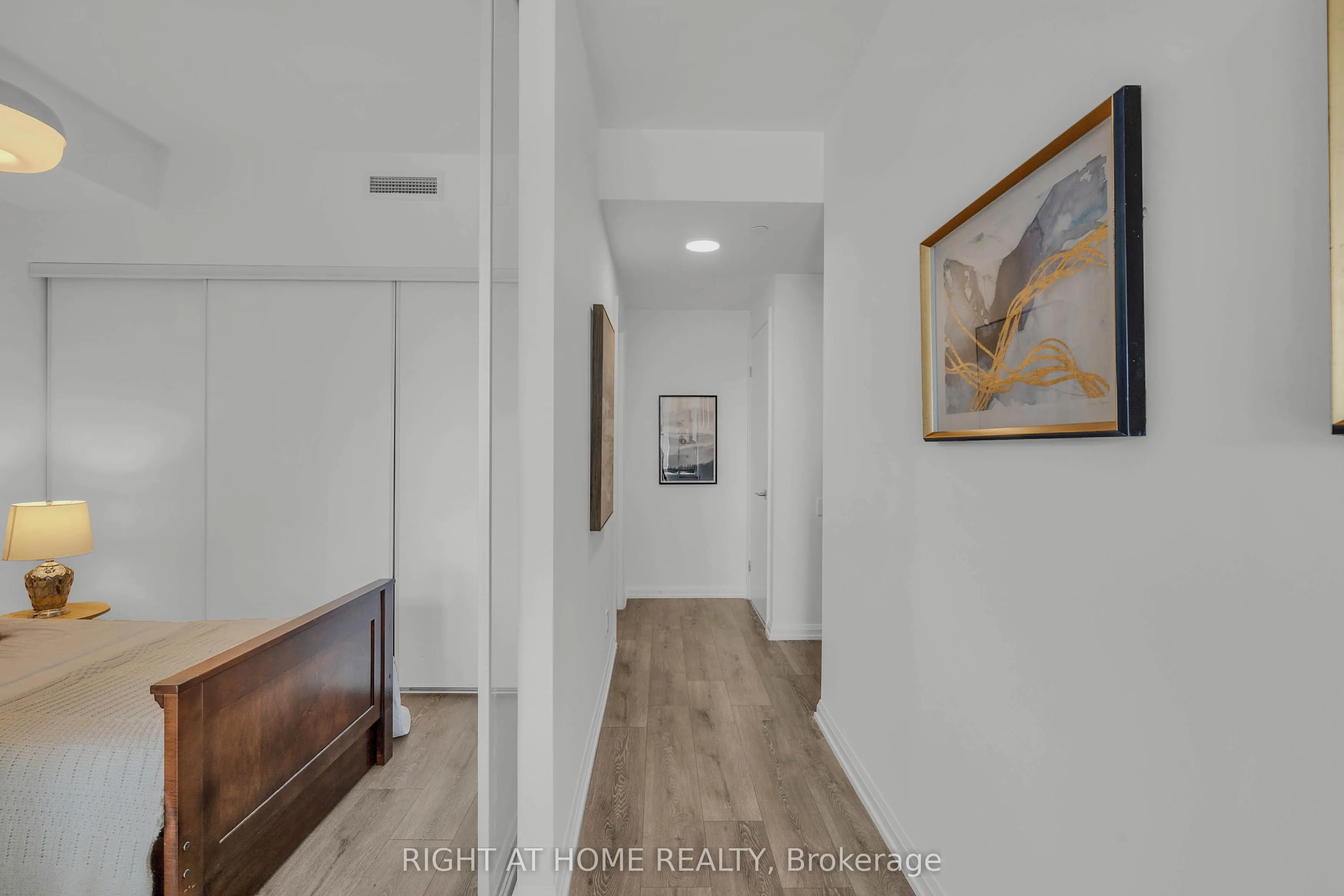 4208 Dundas Street W #414