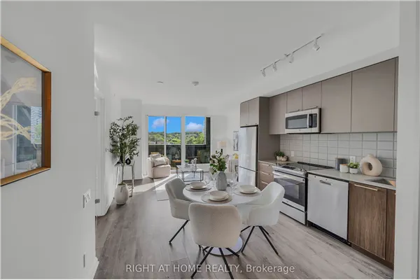 4208 Dundas Street W