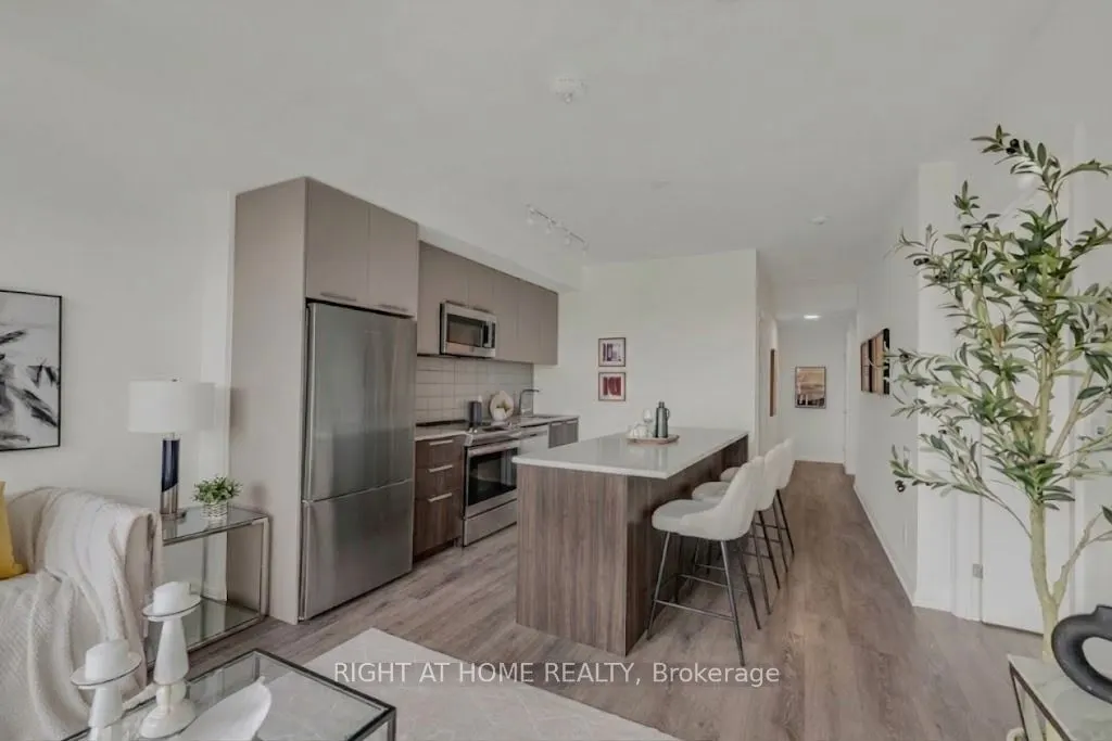 4208 Dundas Street W #414