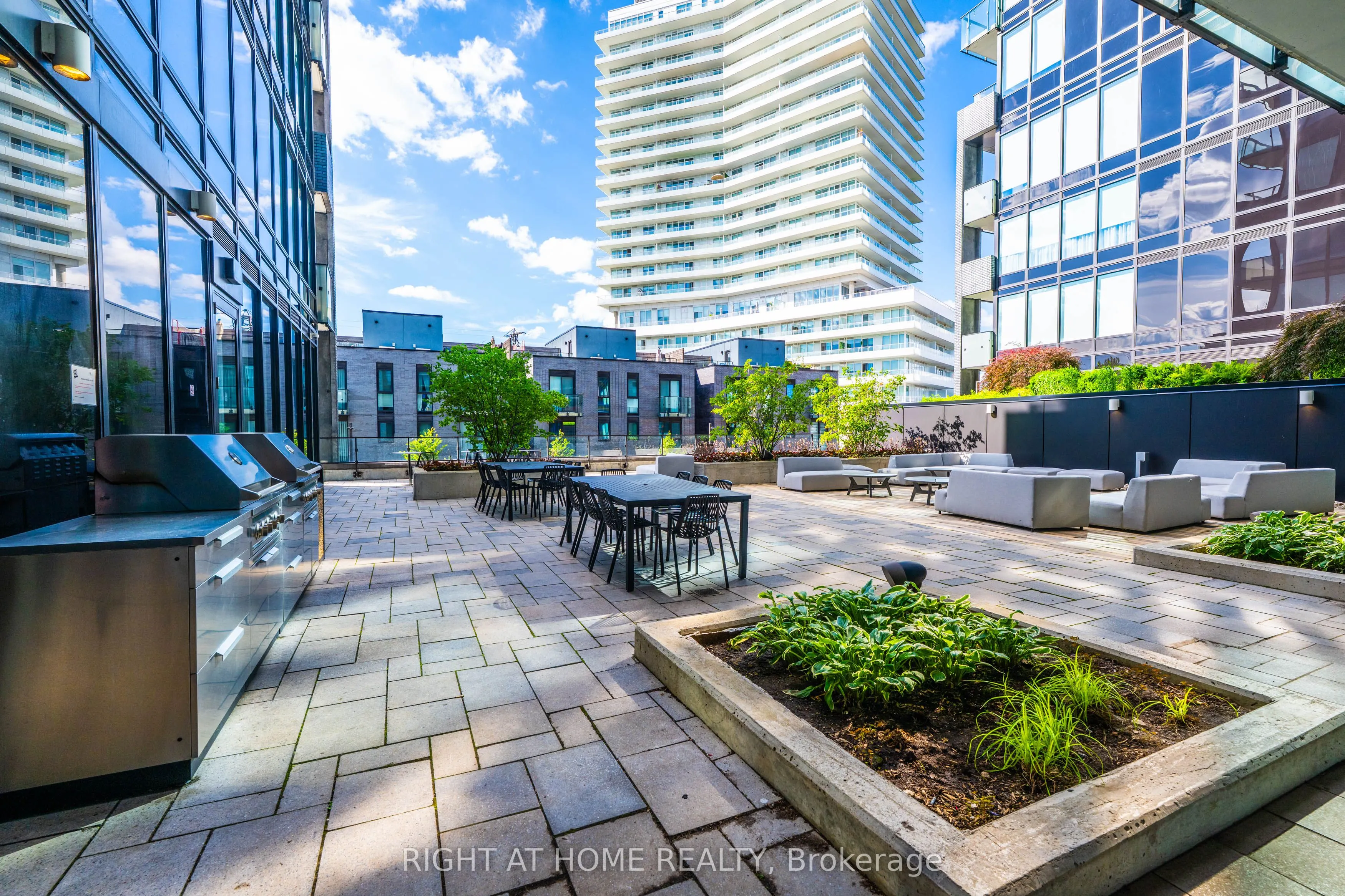 4208 Dundas Street W #414