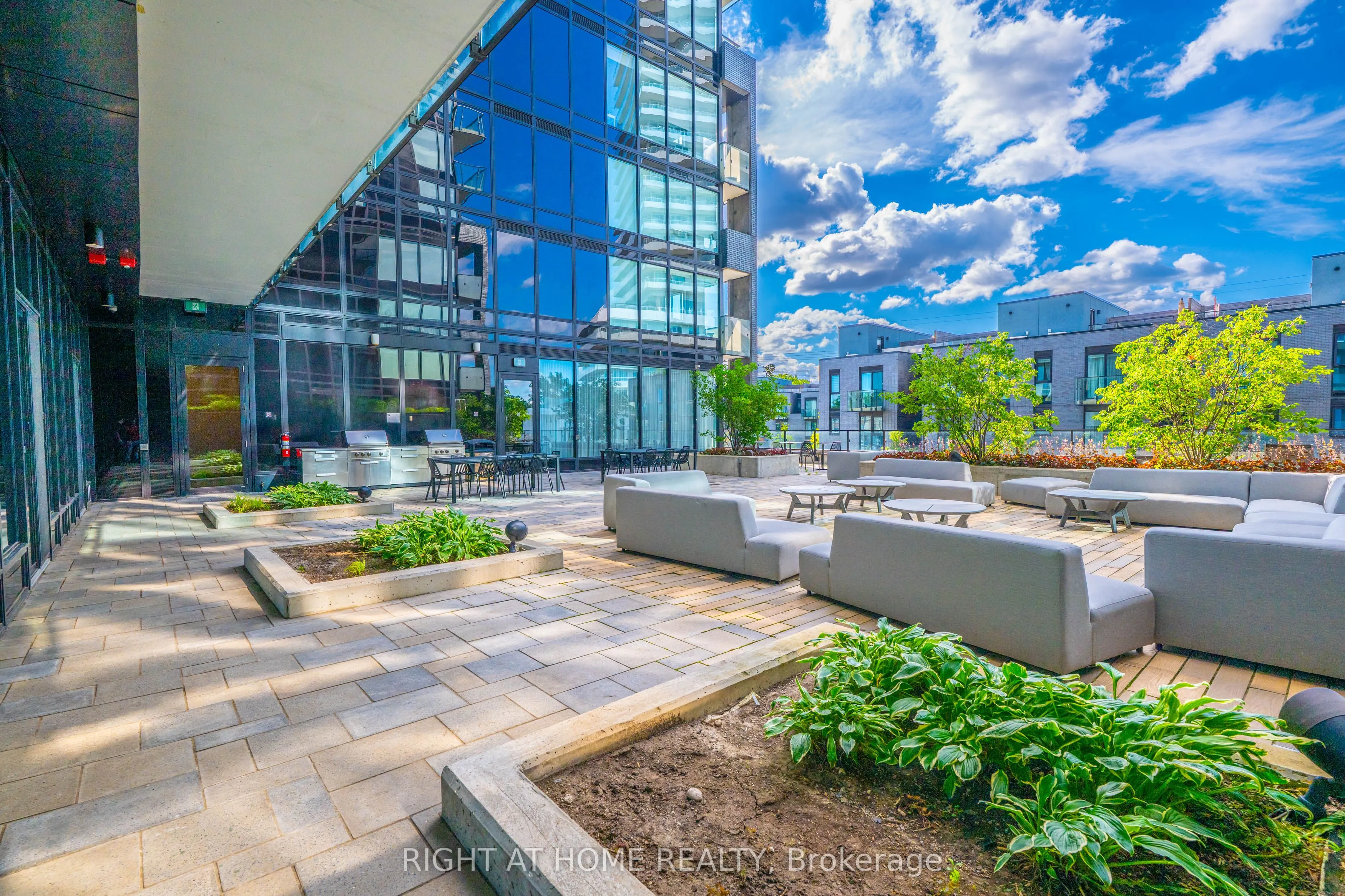 4208 Dundas Street W #414