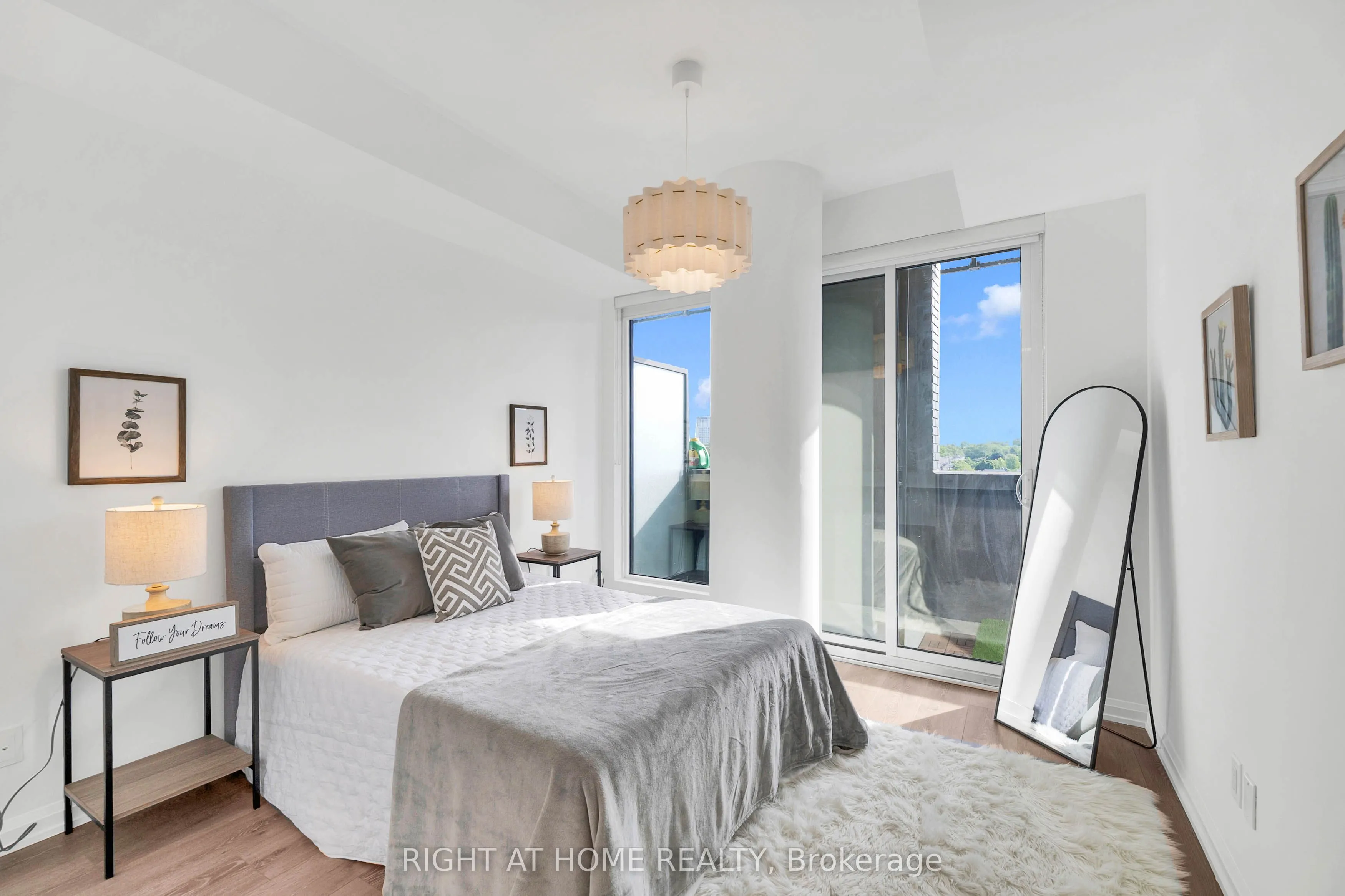 4208 Dundas Street W #414