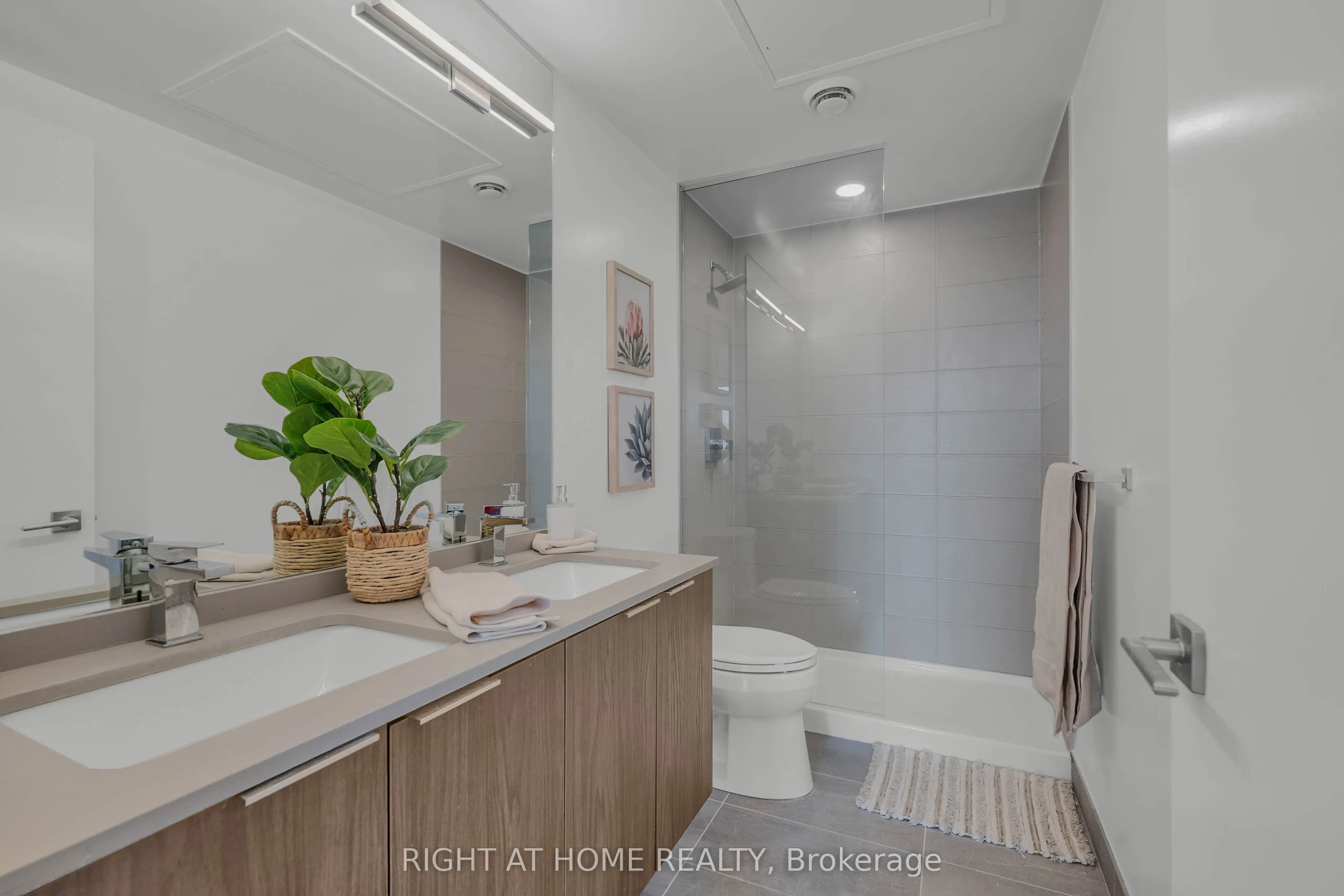 4208 Dundas Street W #414