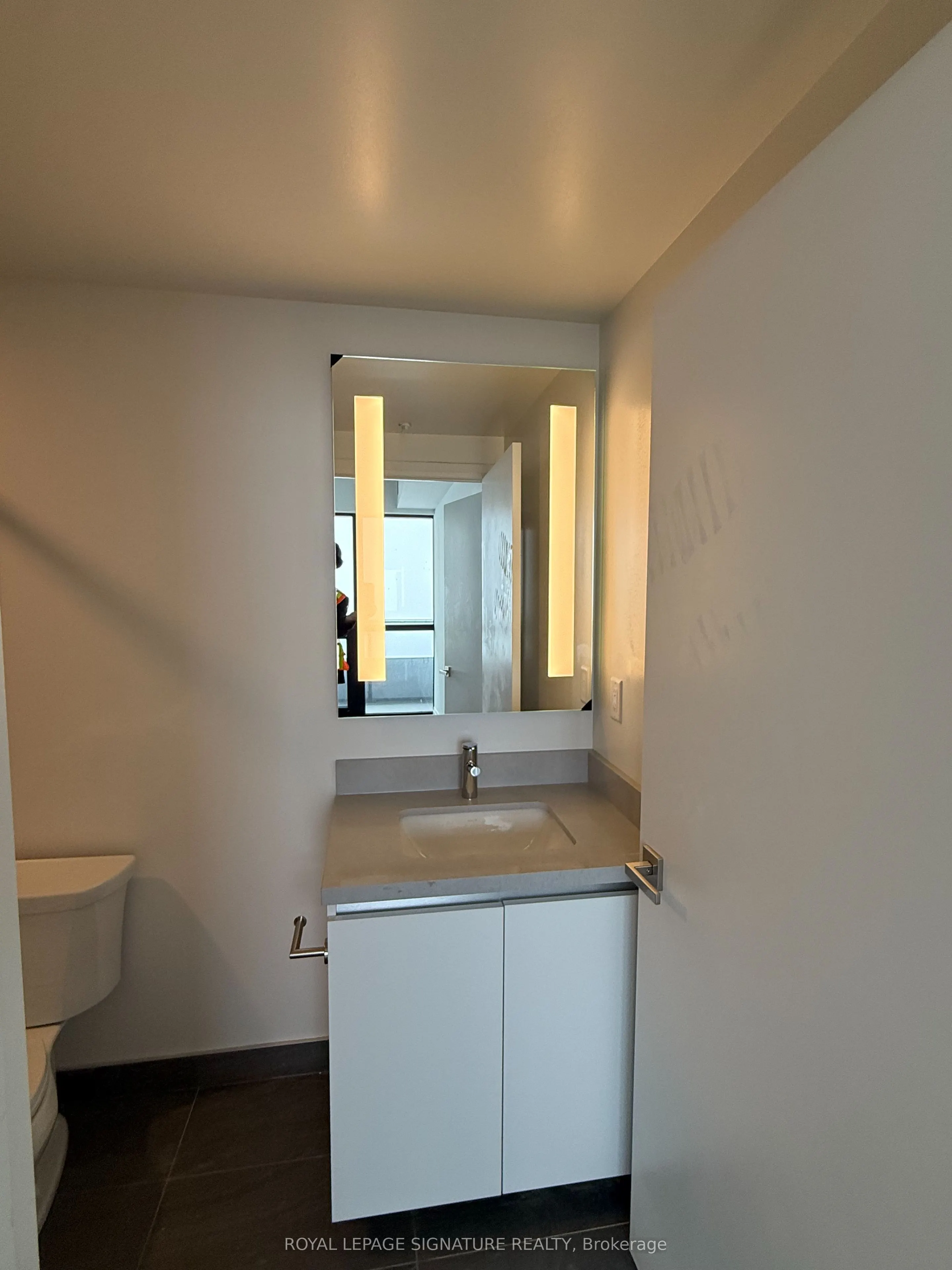 4015 The Exchange #5701