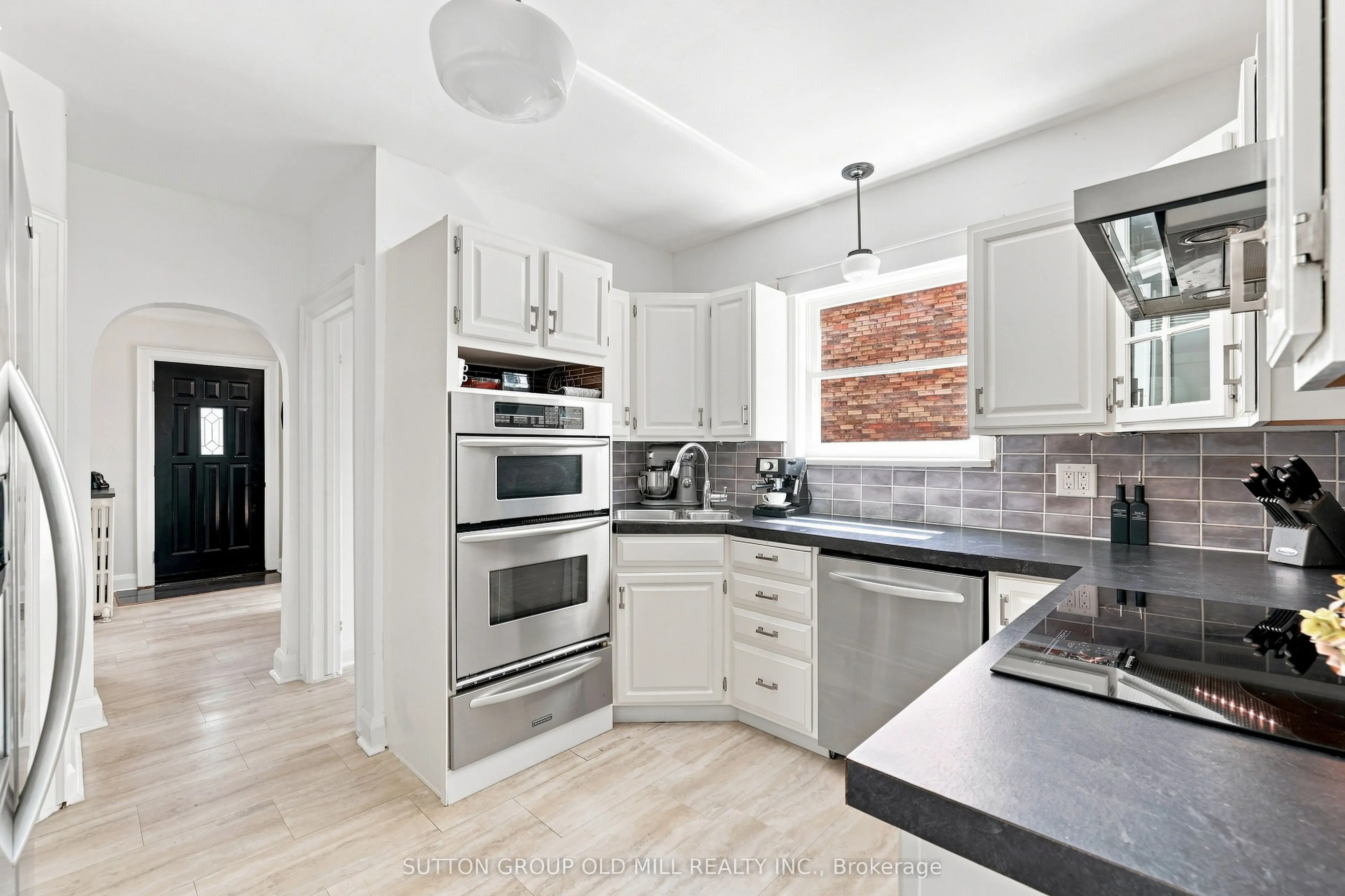 10 Queens Avenue