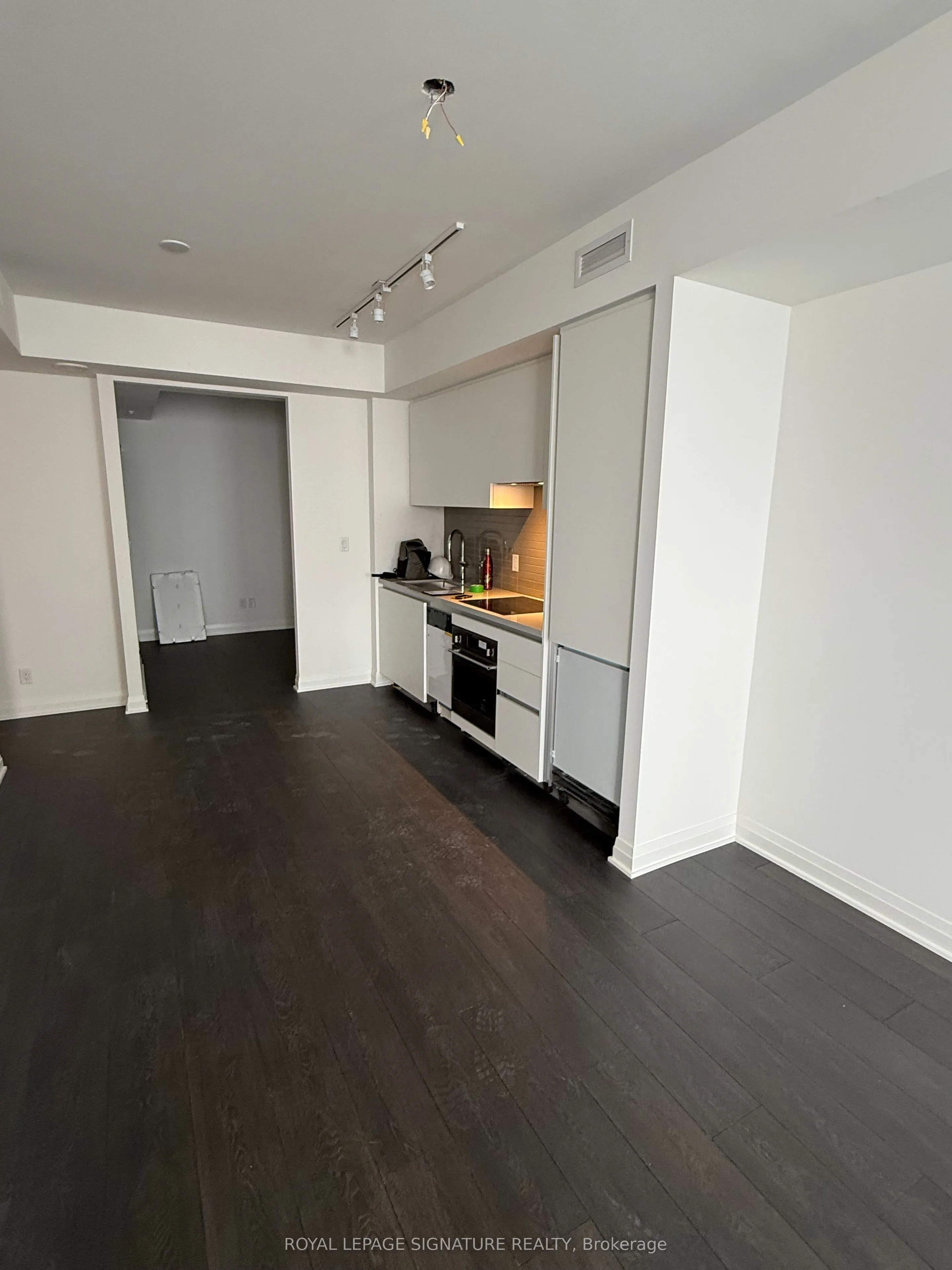 4015 The Exchange #5701