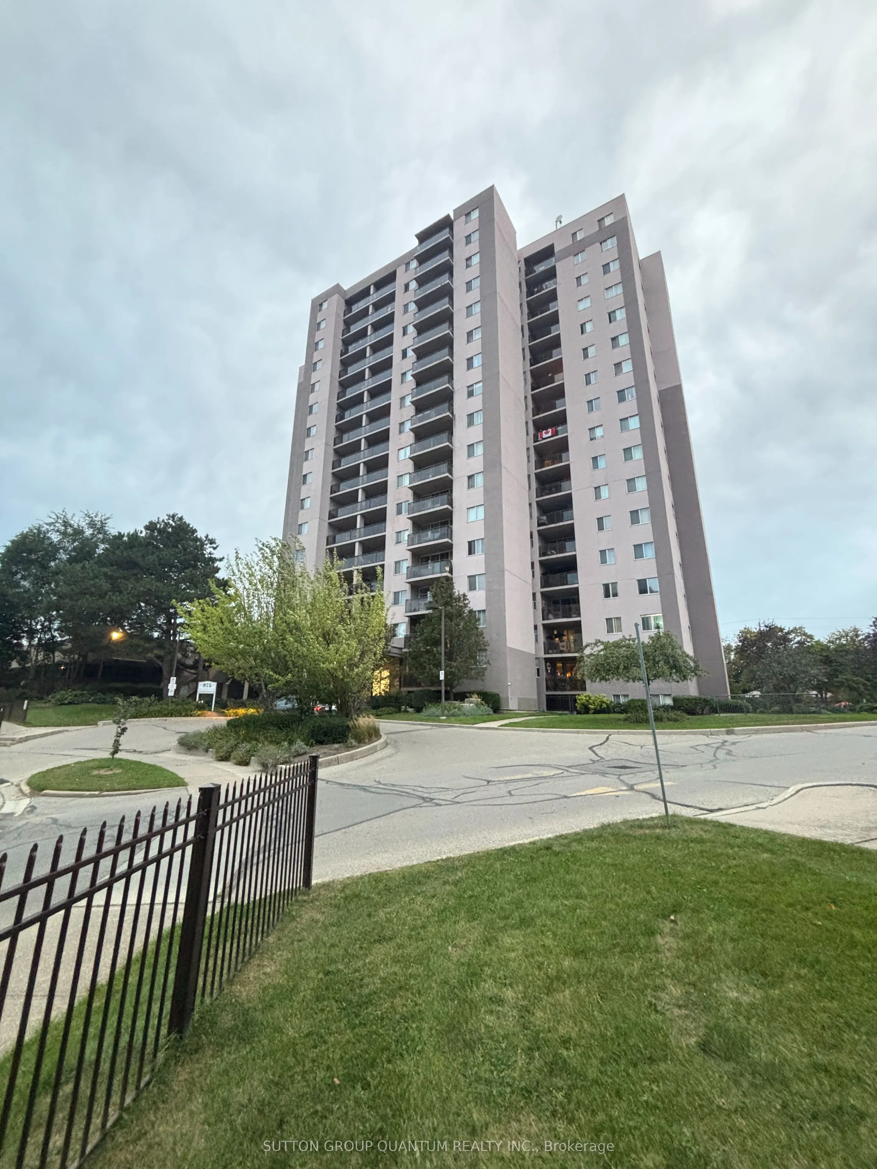 975 Warwick Court #1210