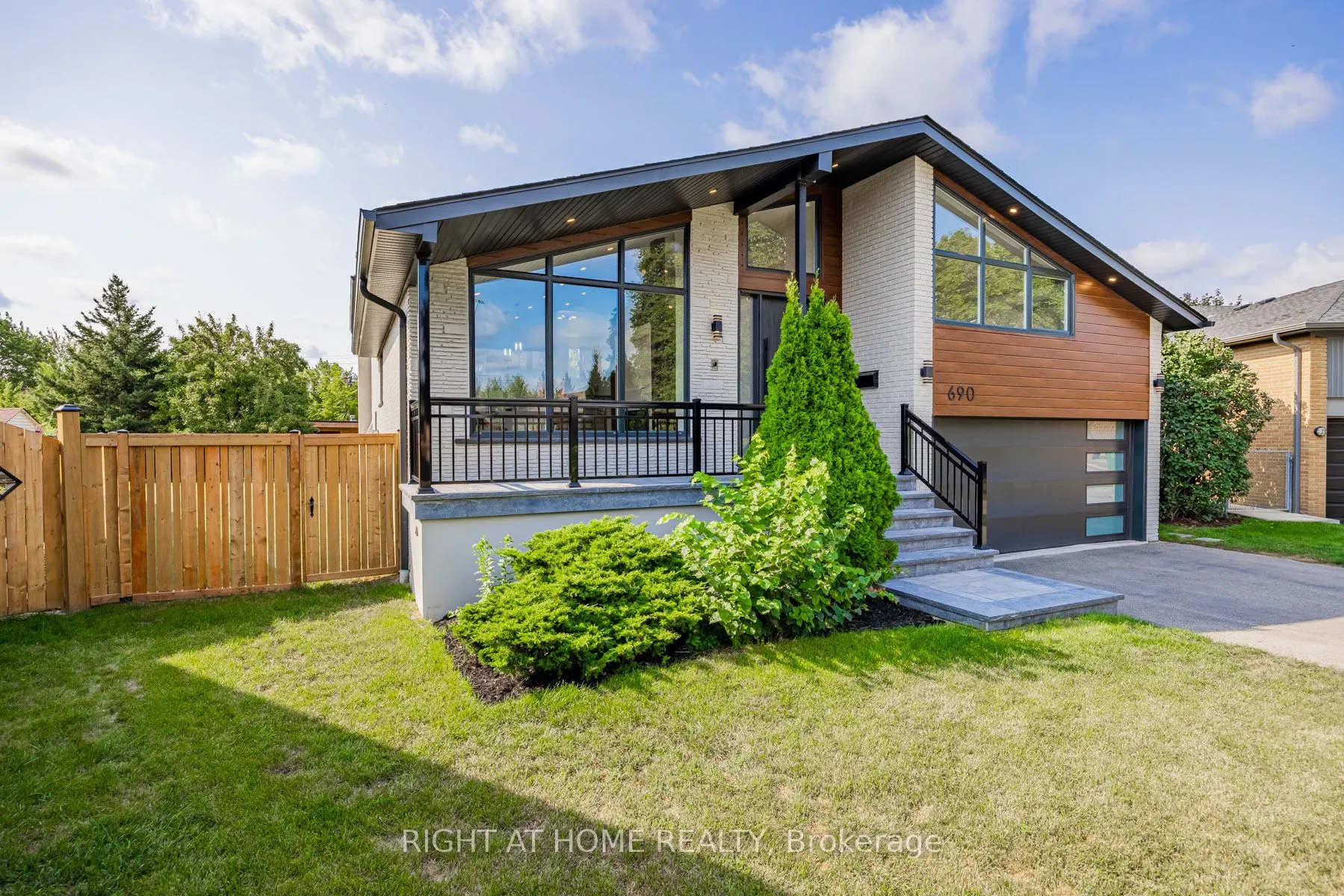 690 Hillman Crescent