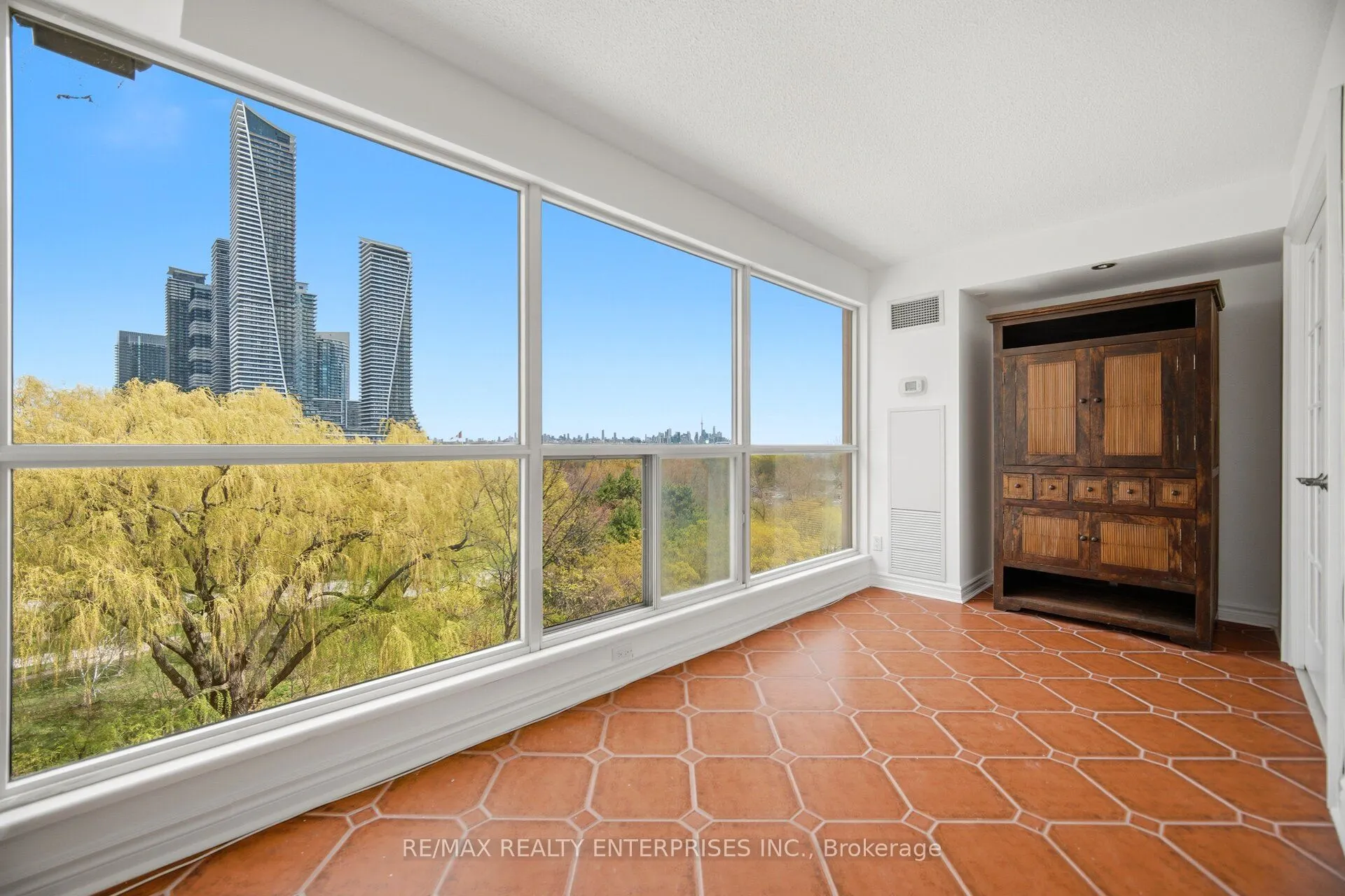 2261 Lake Shore Boulevard W #607