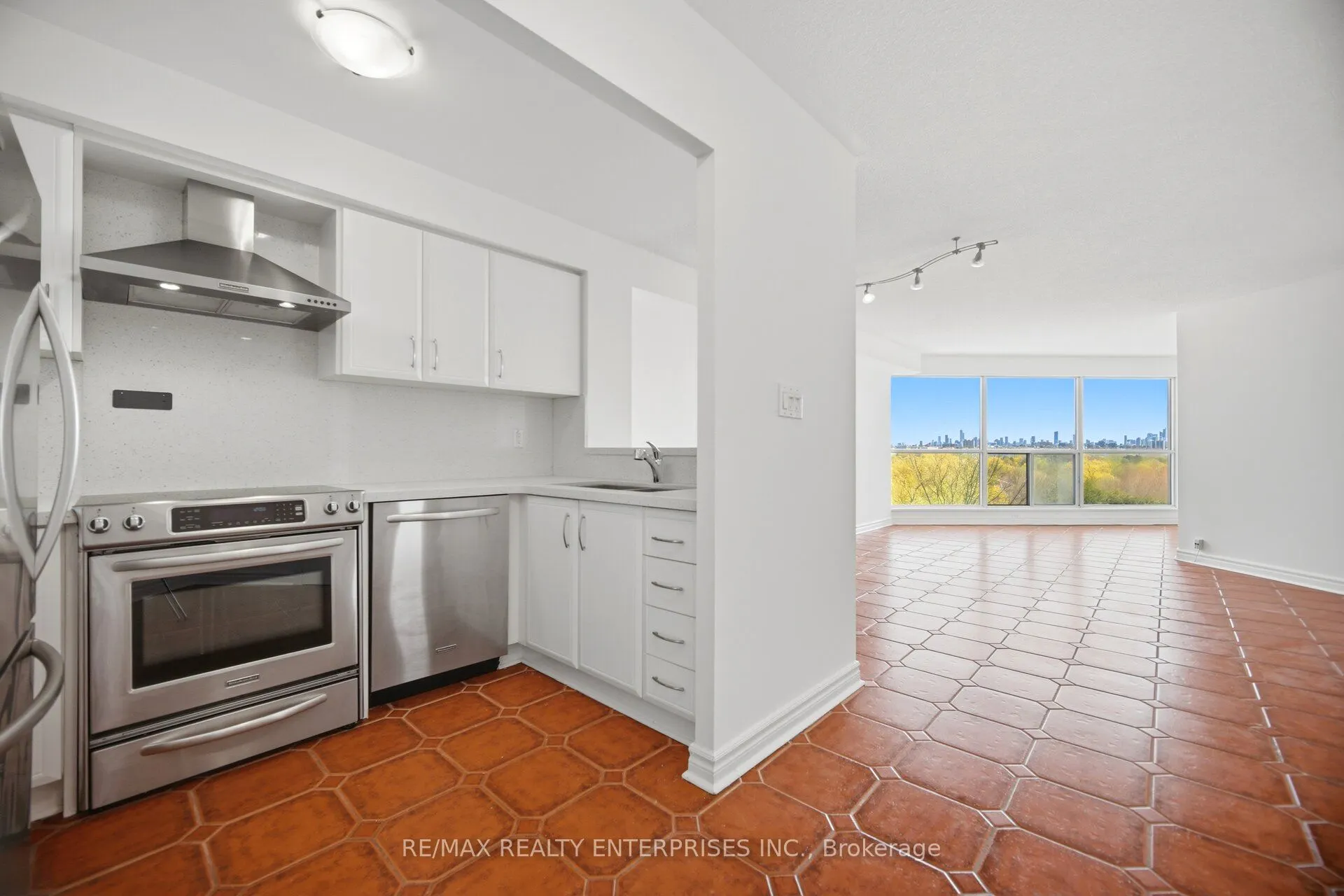 2261 Lake Shore Boulevard W #607