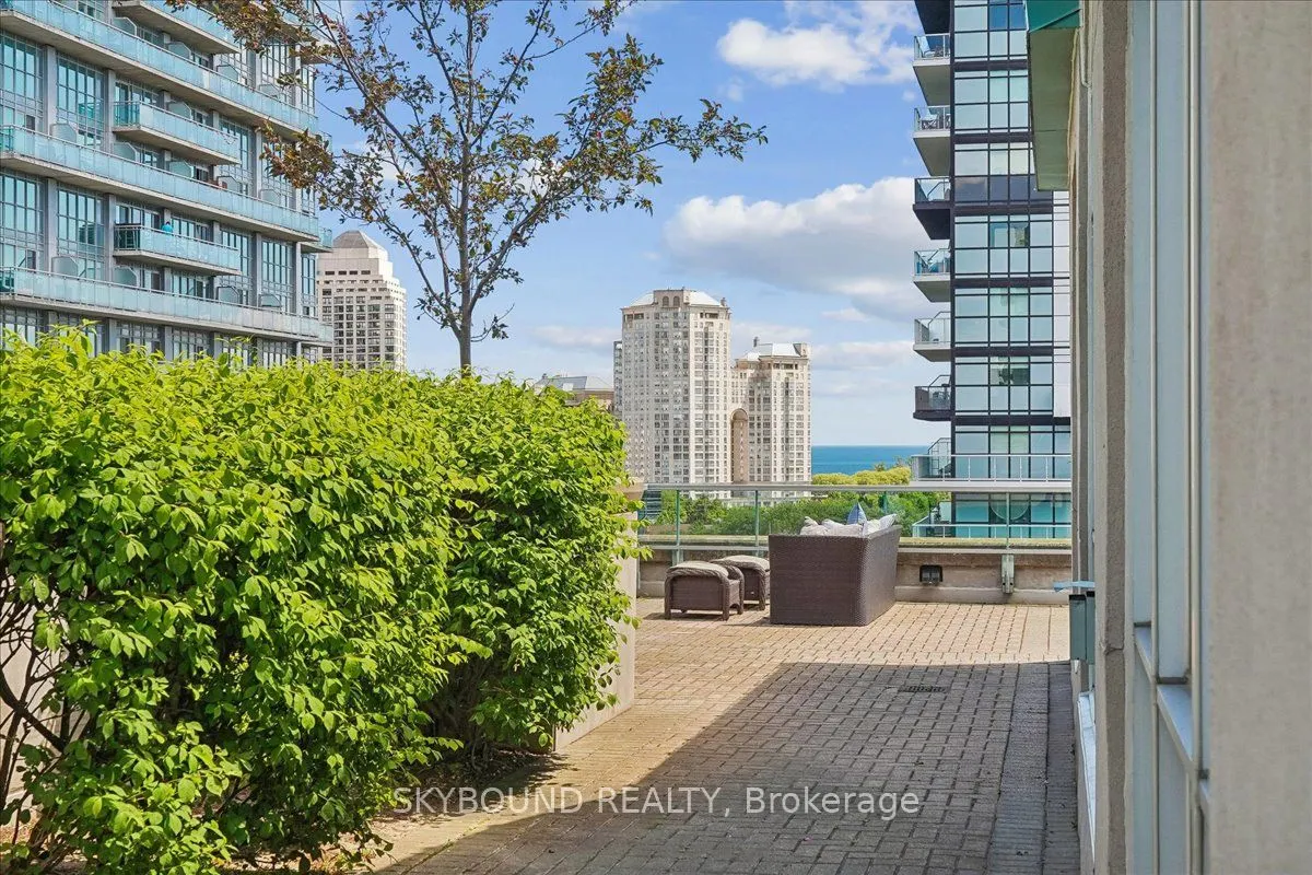 300 Manitoba Street #302