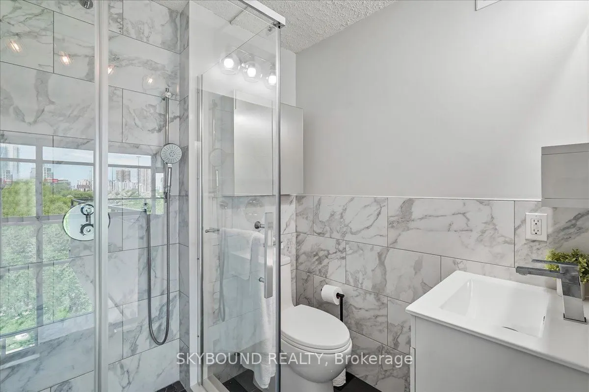 300 Manitoba Street #302