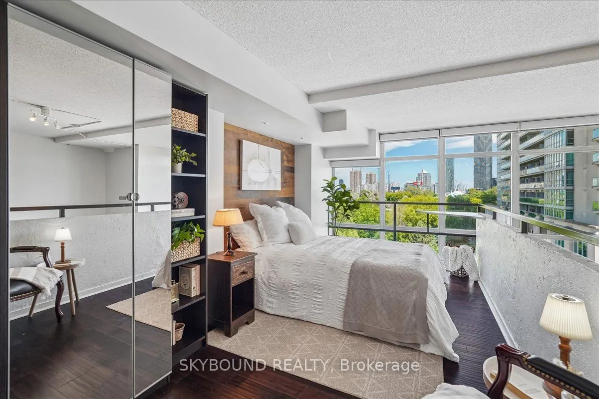 300 Manitoba Street #302