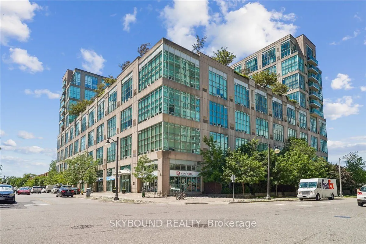 300 Manitoba Street #302