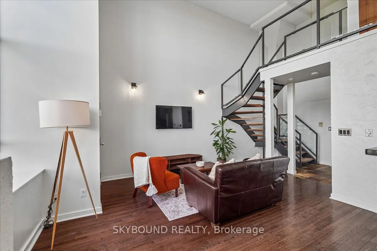 300 Manitoba Street #302