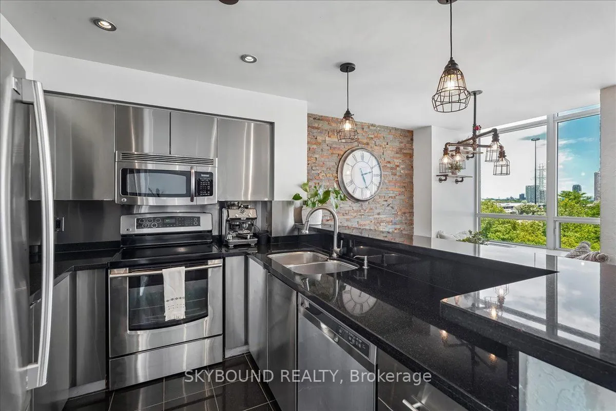 300 Manitoba Street #302