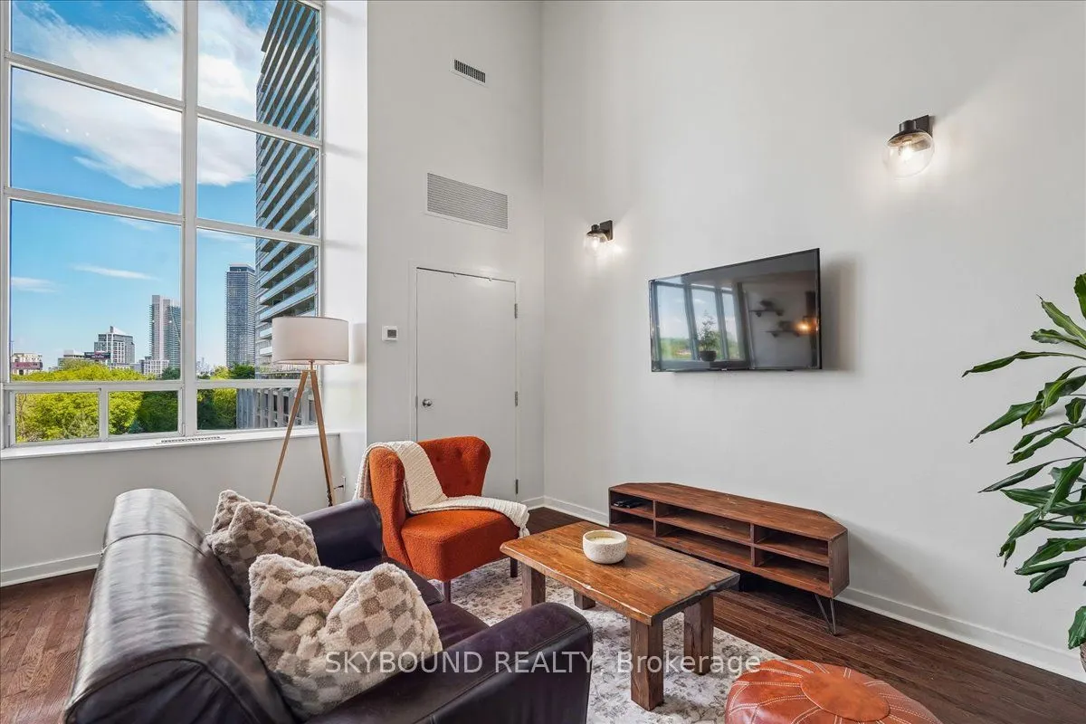 300 Manitoba Street #302