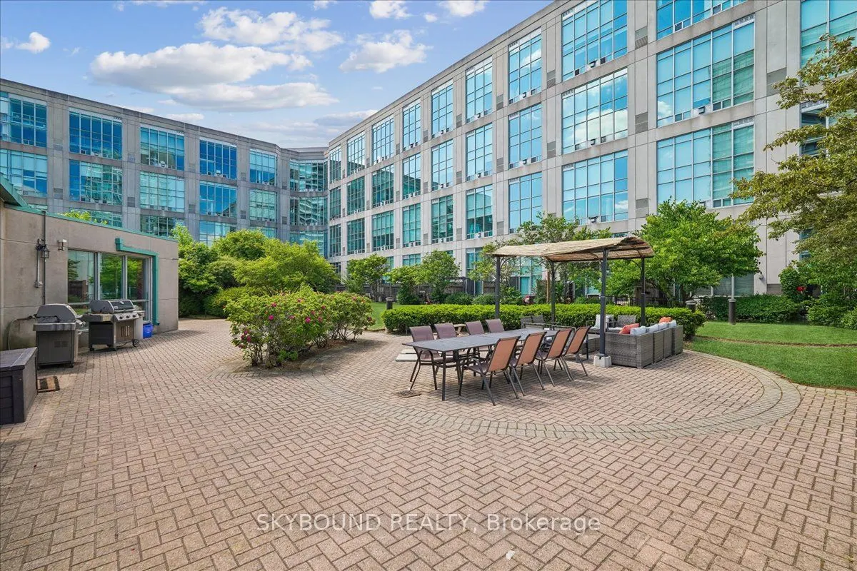 300 Manitoba Street #302
