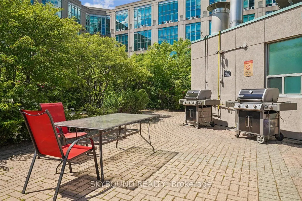 300 Manitoba Street #302