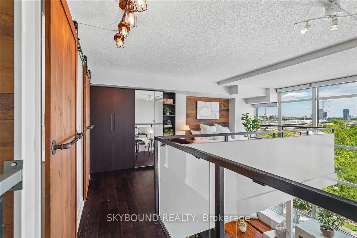 300 Manitoba Street #302