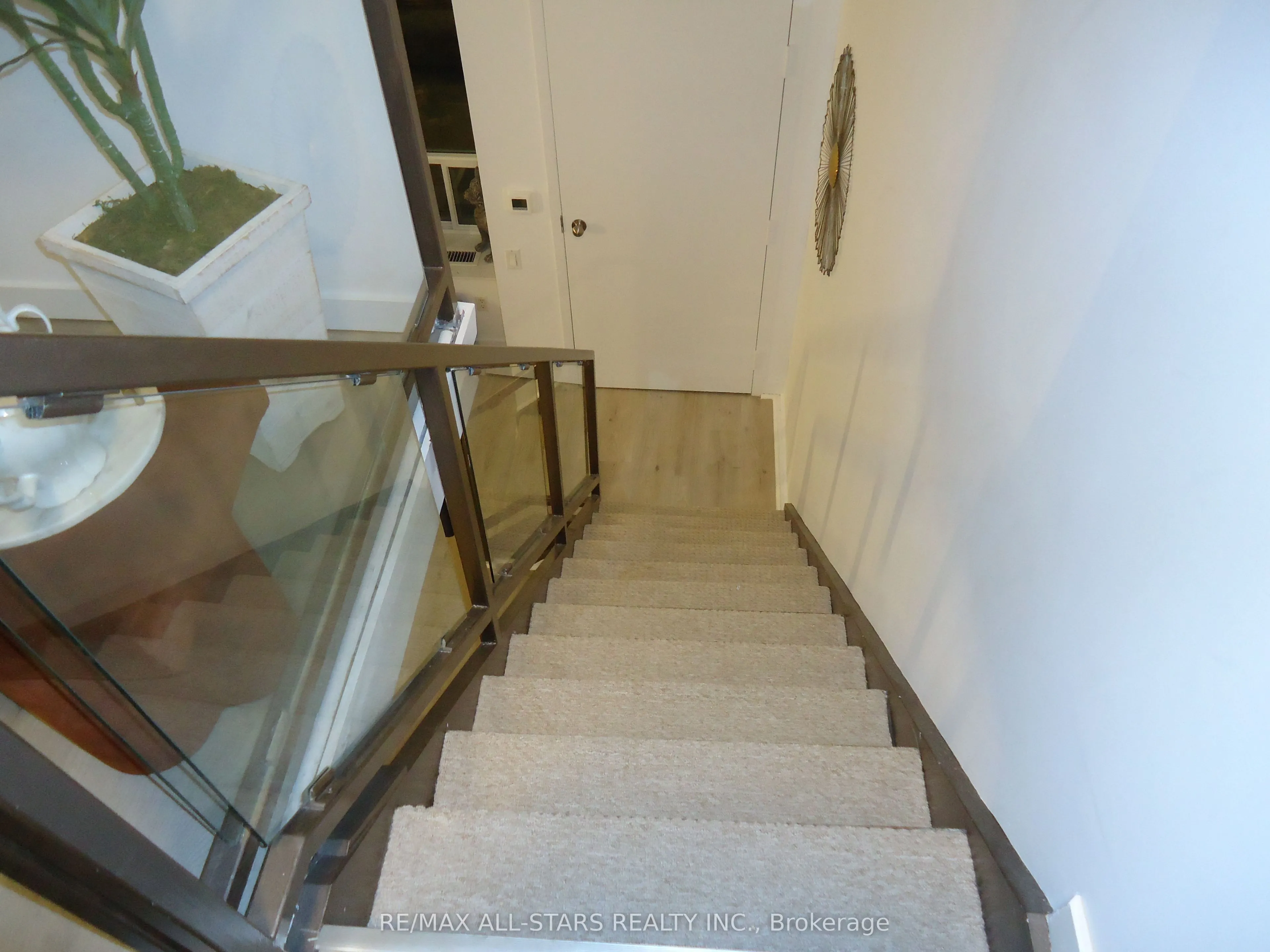 250 Manitoba Street #621