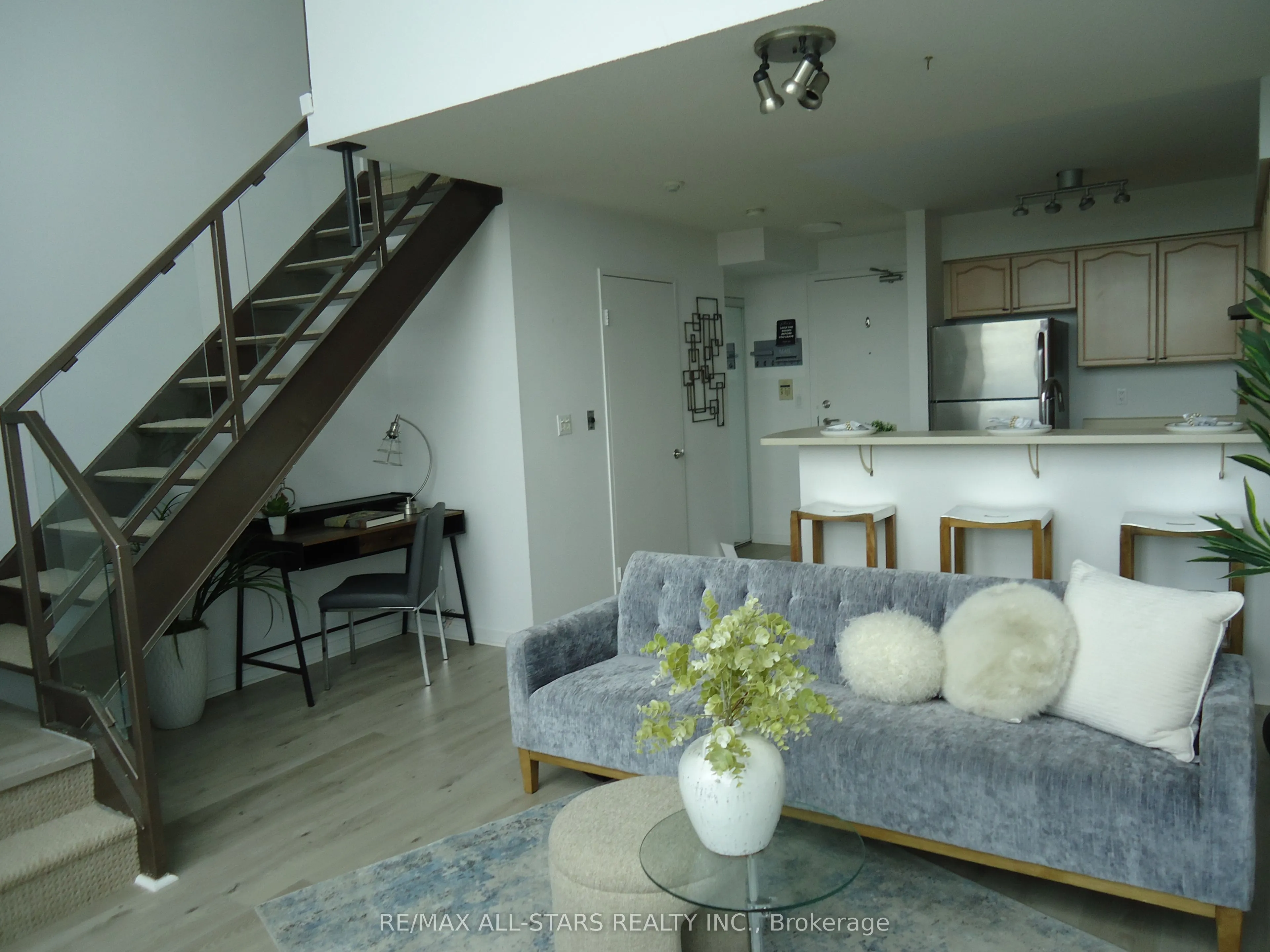 250 Manitoba Street #621