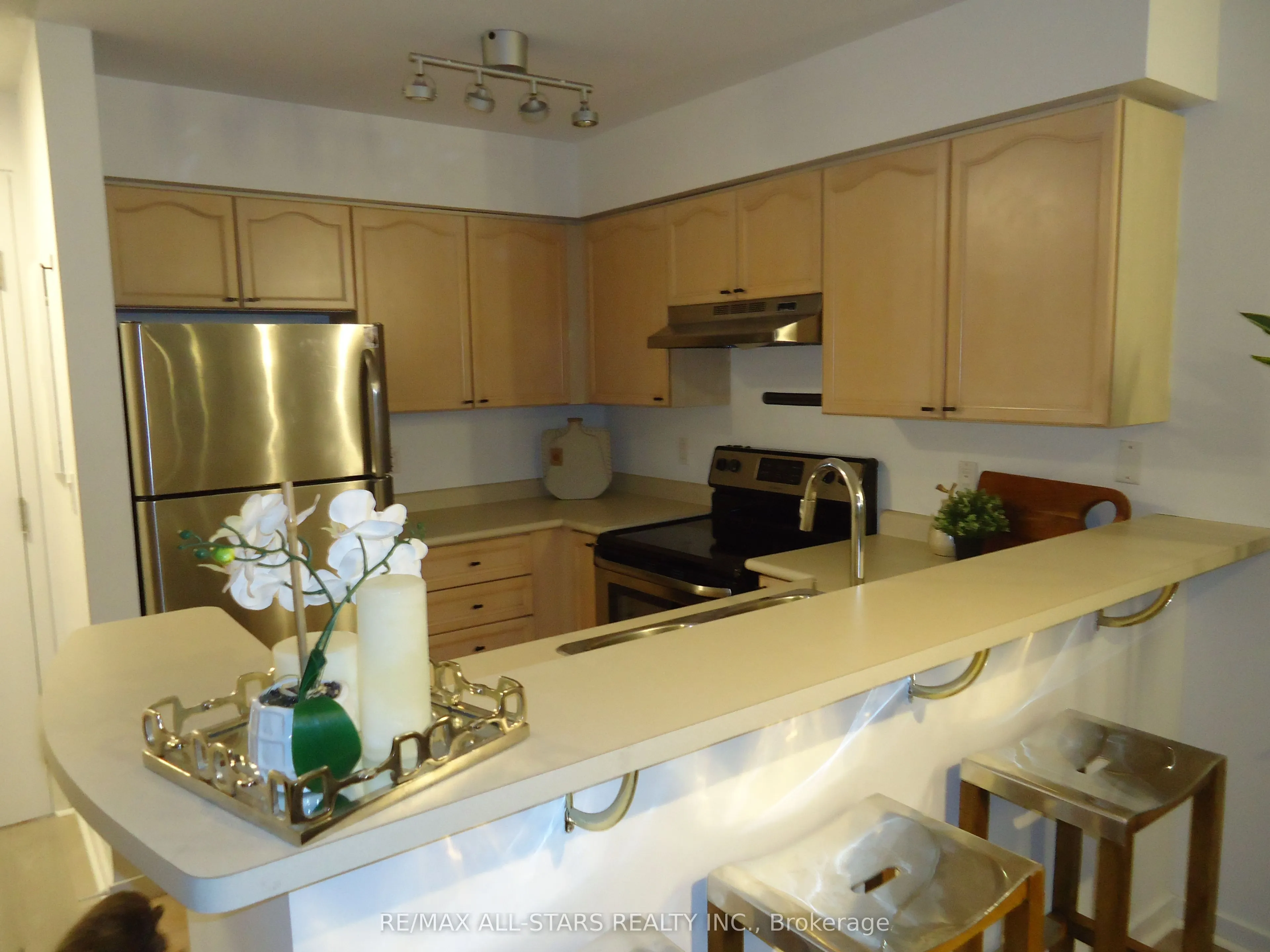 250 Manitoba Street #621