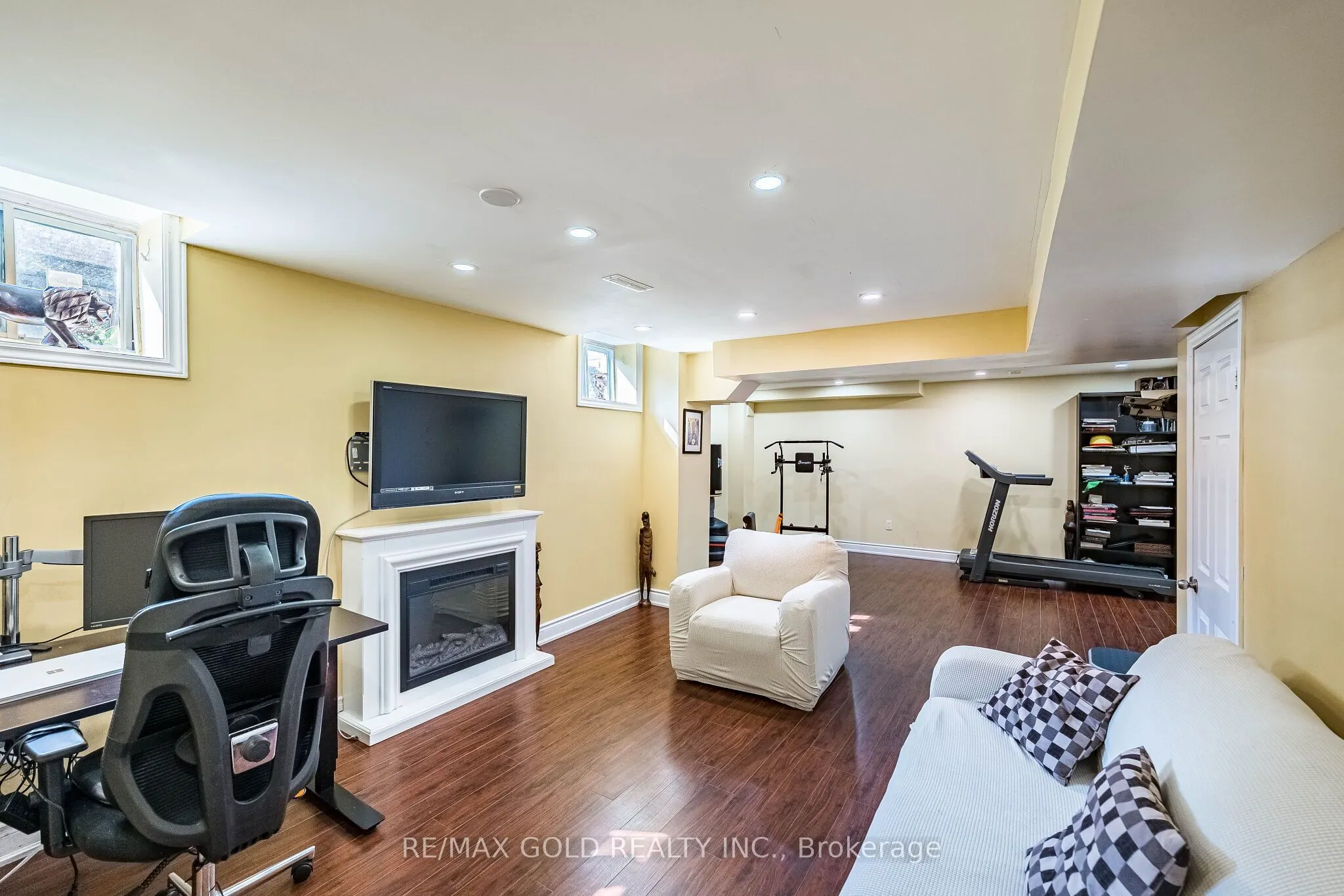 77 Schooner Drive