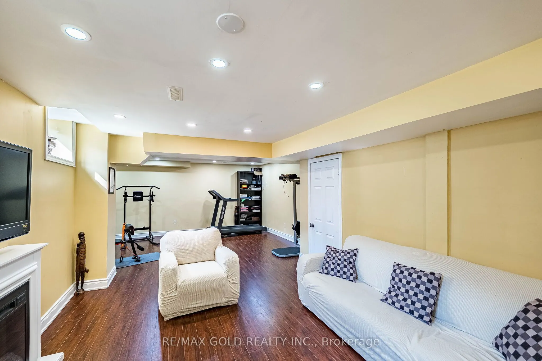 77 Schooner Drive