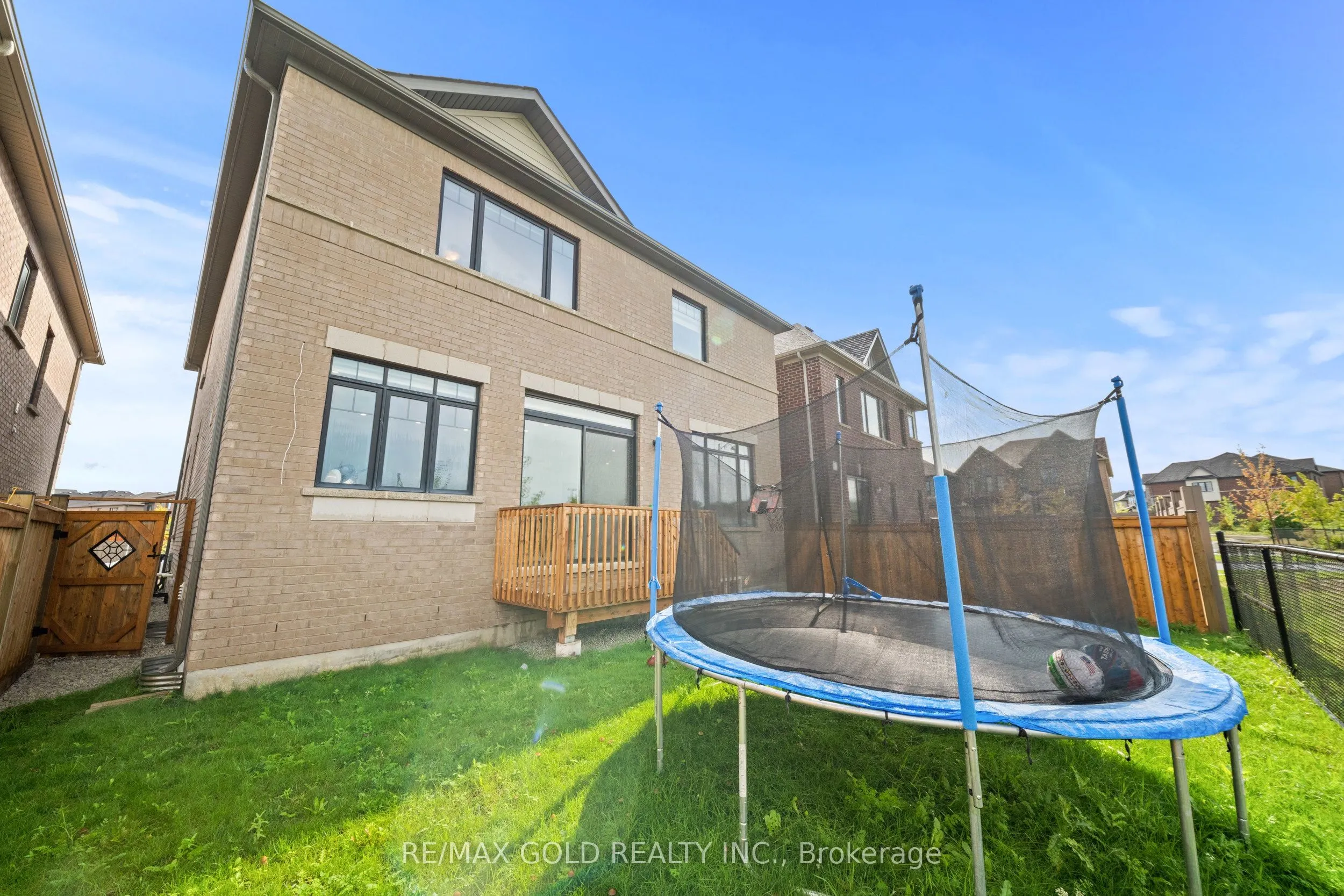 4 Madawaska Road